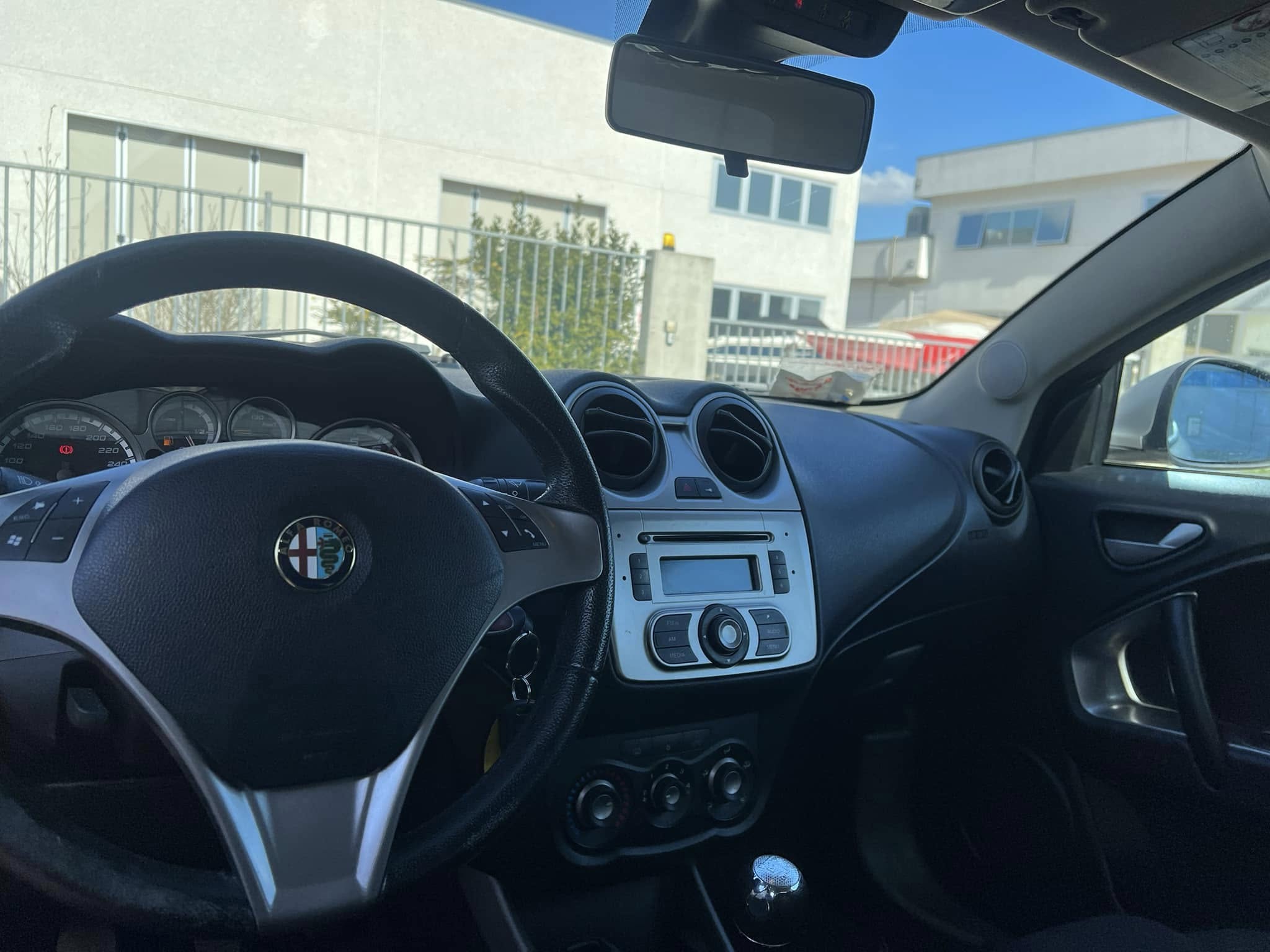
Alfa Romeo MiTo 1.4 78 CV 8V Distinctive Sport Pack 2011 full									