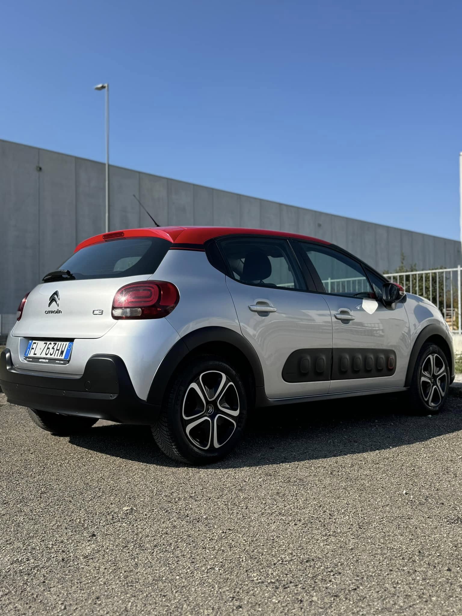 
CITROENC3 PureTech 82 Shine2017 full									