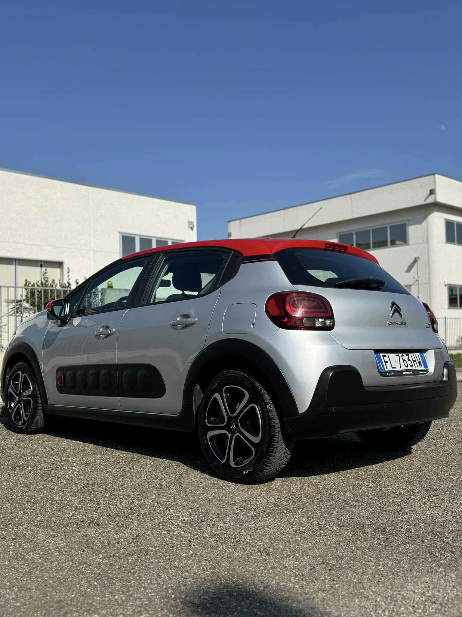 
CITROENC3 PureTech 82 Shine2017 full									
