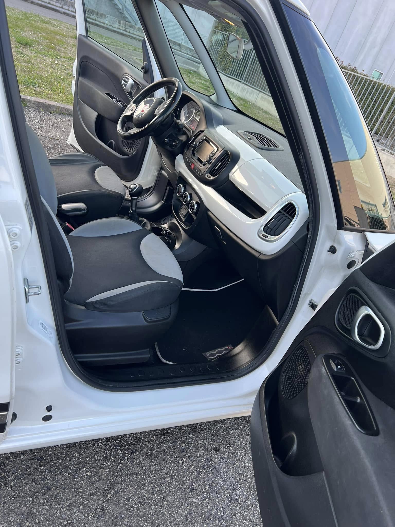 
Fiat500L PANORAMIC 1.3 Multijet Lounge full									