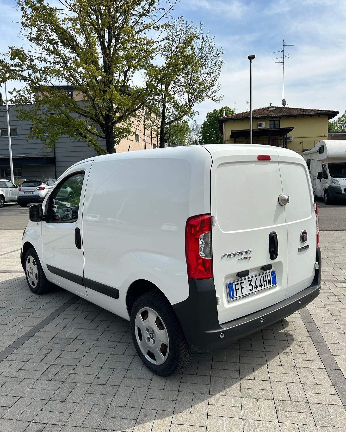 
Fiat Fiorino 1.3 MTJ2 75 CV 2016 full									