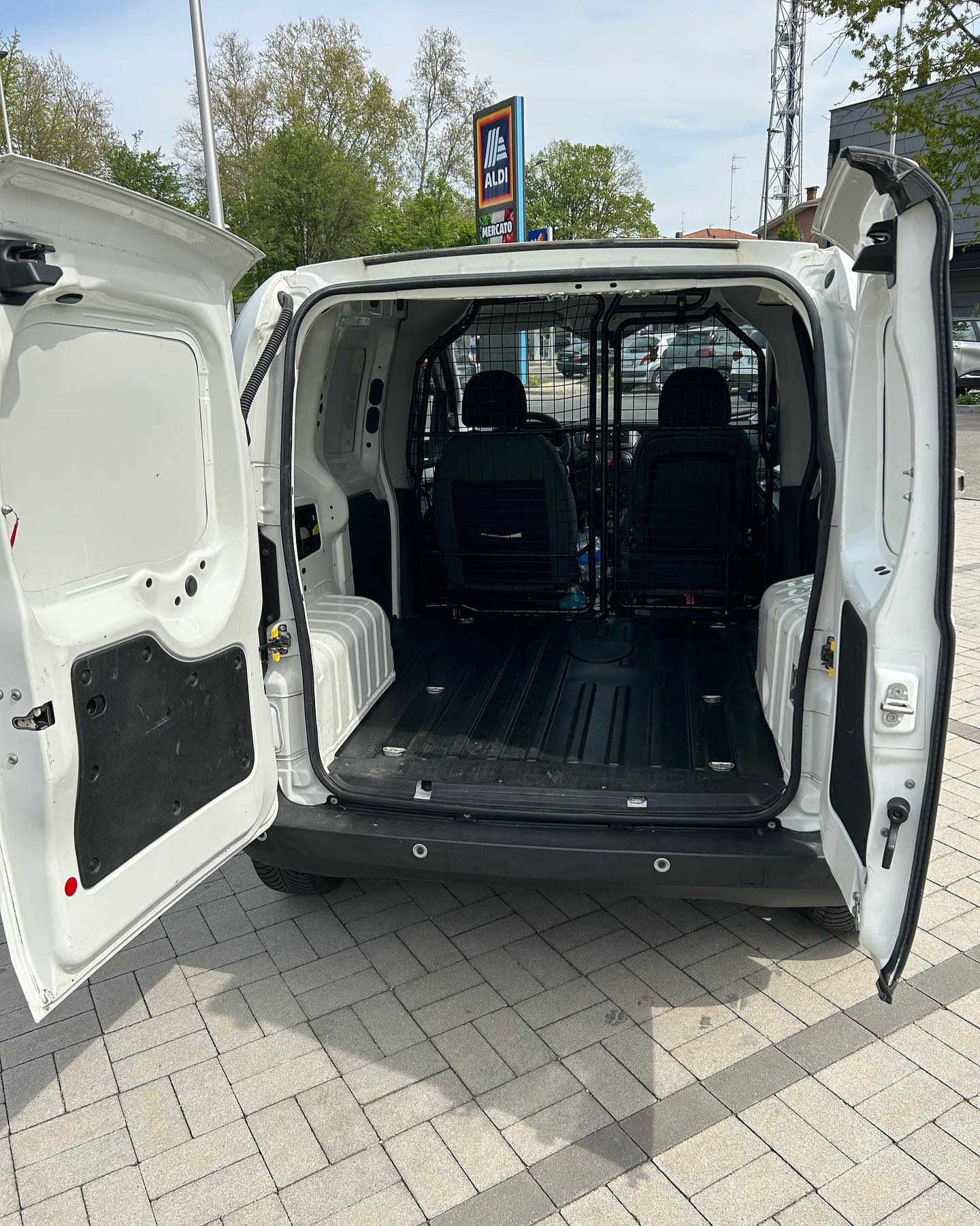 
Fiat Fiorino 1.3 MTJ2 75 CV 2016 full									