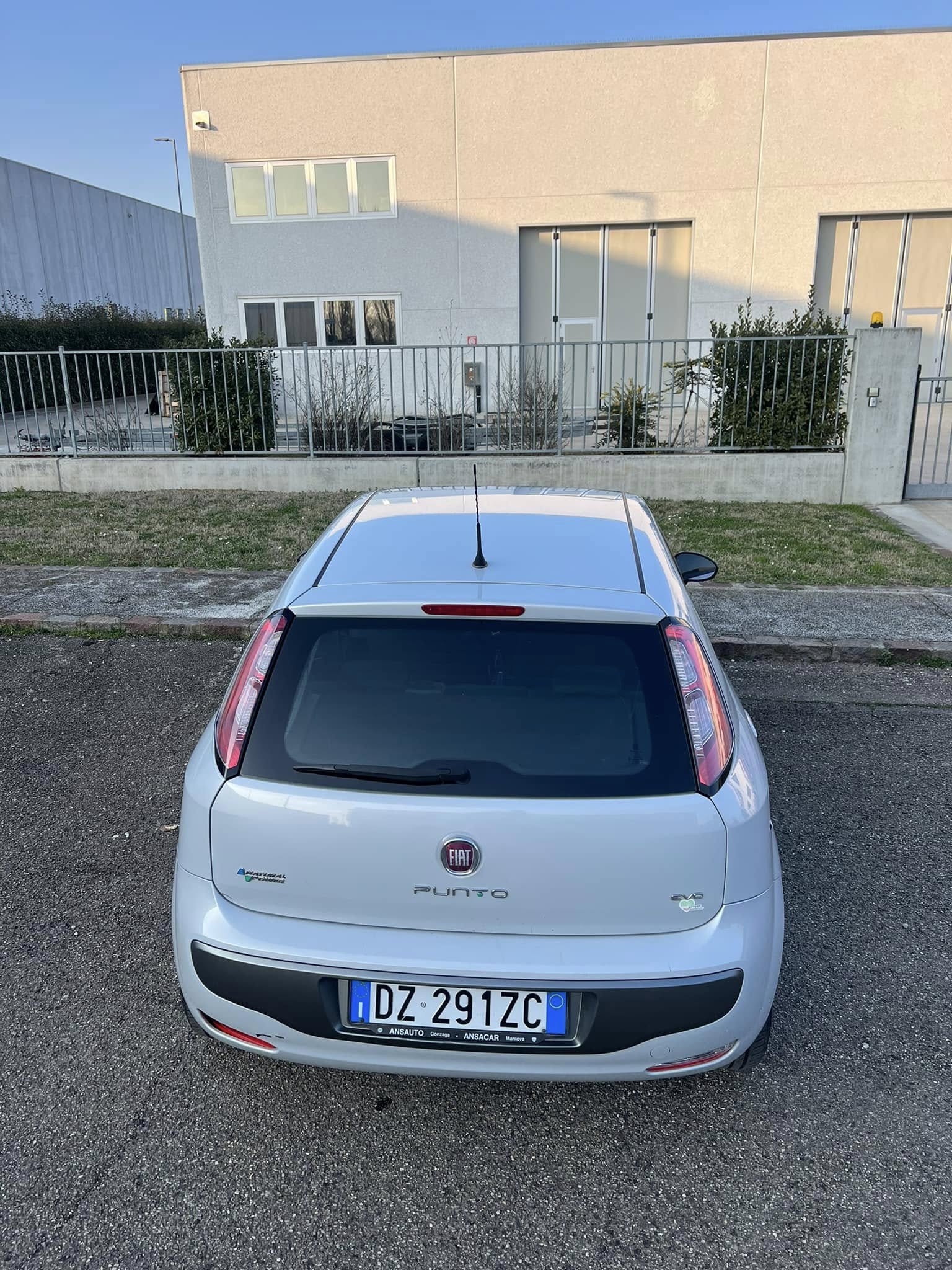 
FiatPUNTO EVO 1.4 5P Emotion Natural Power full									