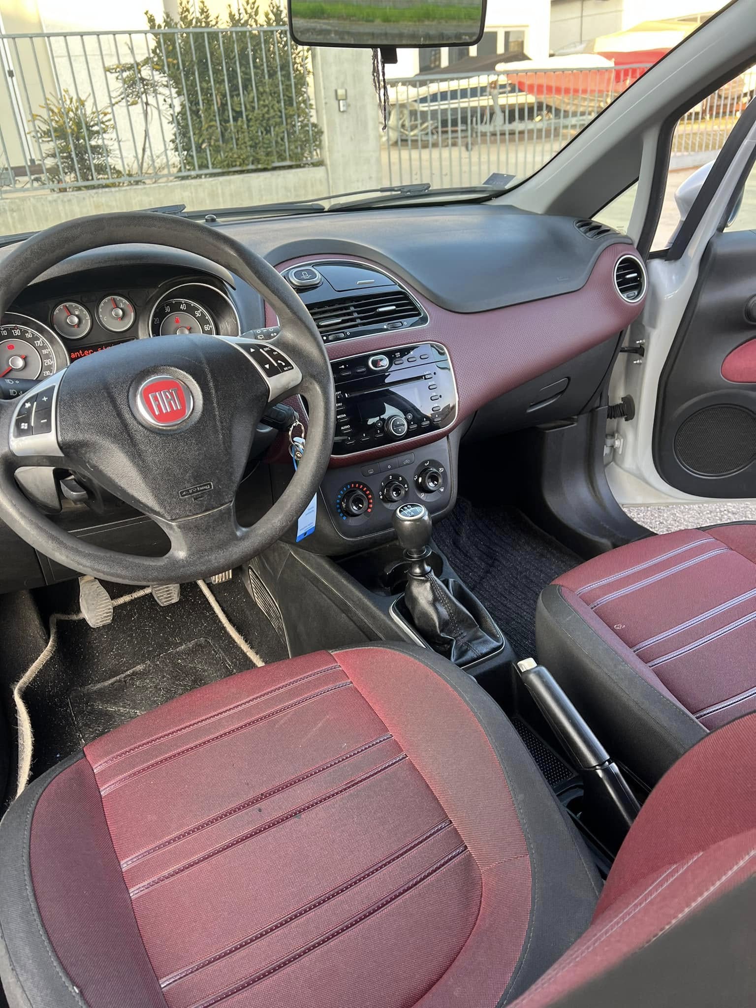 
FiatPUNTO EVO 1.4 5P Emotion Natural Power full									