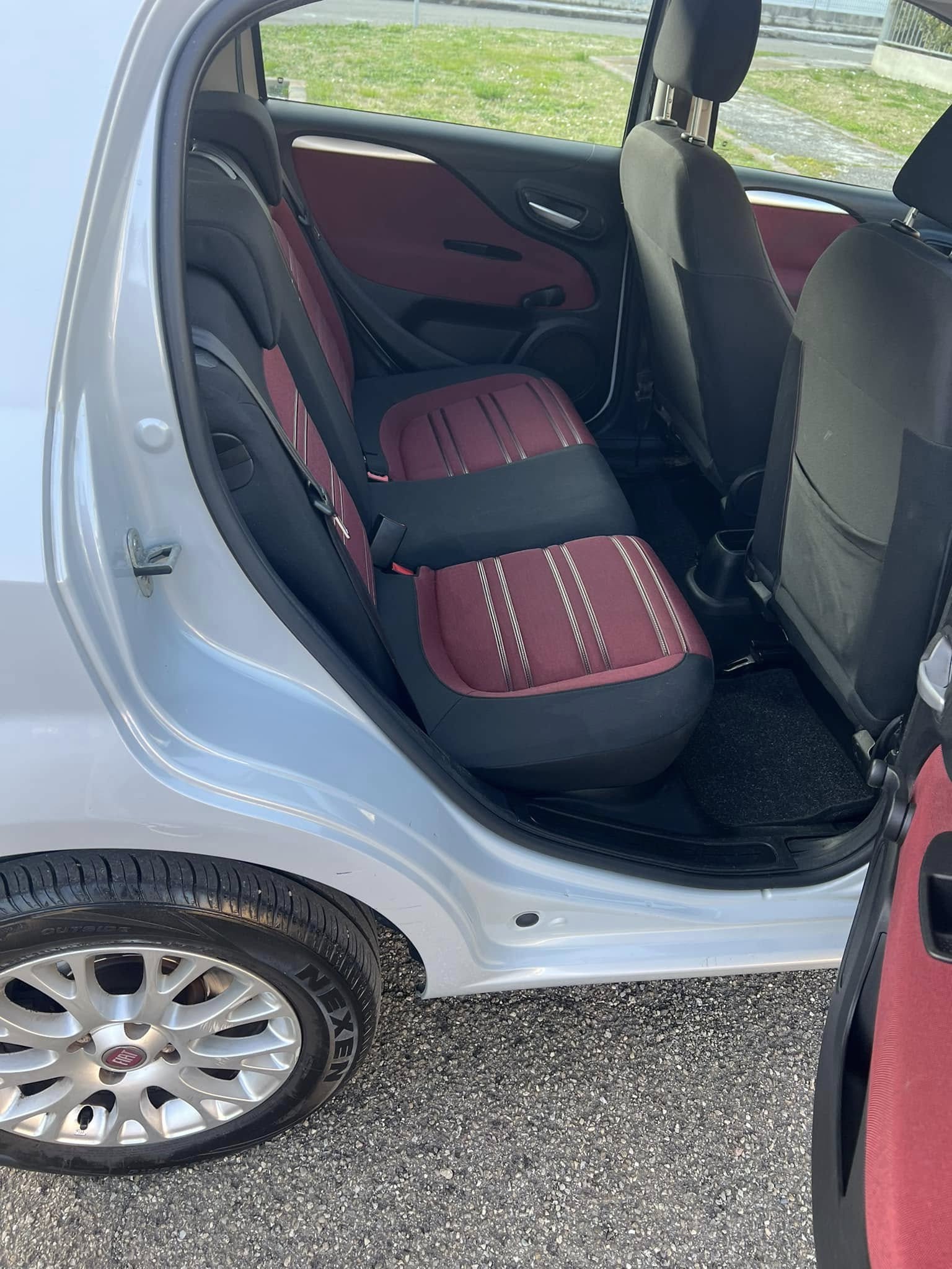 
FiatPUNTO EVO 1.4 5P Emotion Natural Power full									