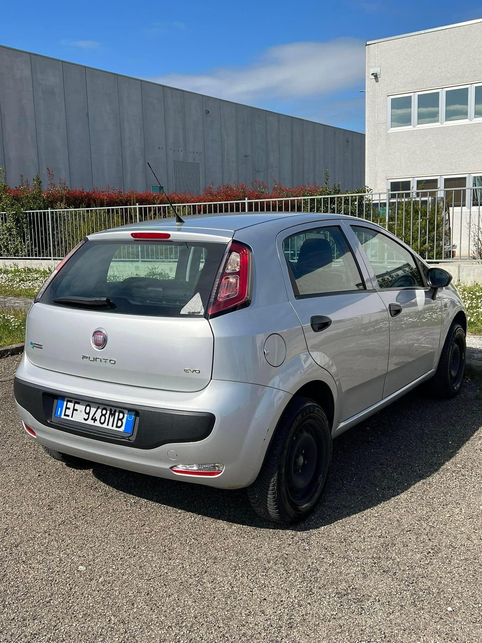
FIAT Punto Evo 1.4 5P Emotion Natural Power 2010 full									