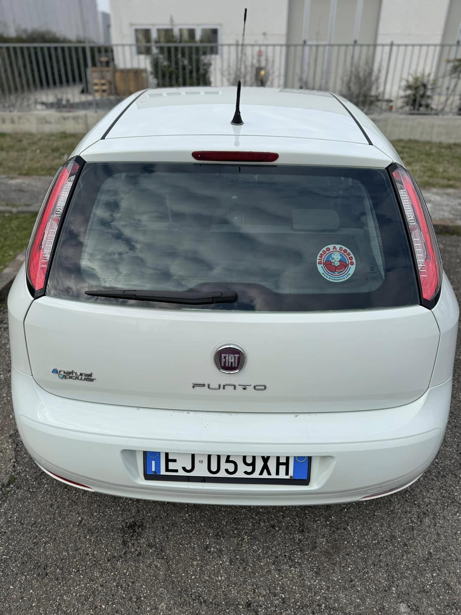 
FiatPUNTO EVO 1.4 5P Emotion Natural Power2012 full									