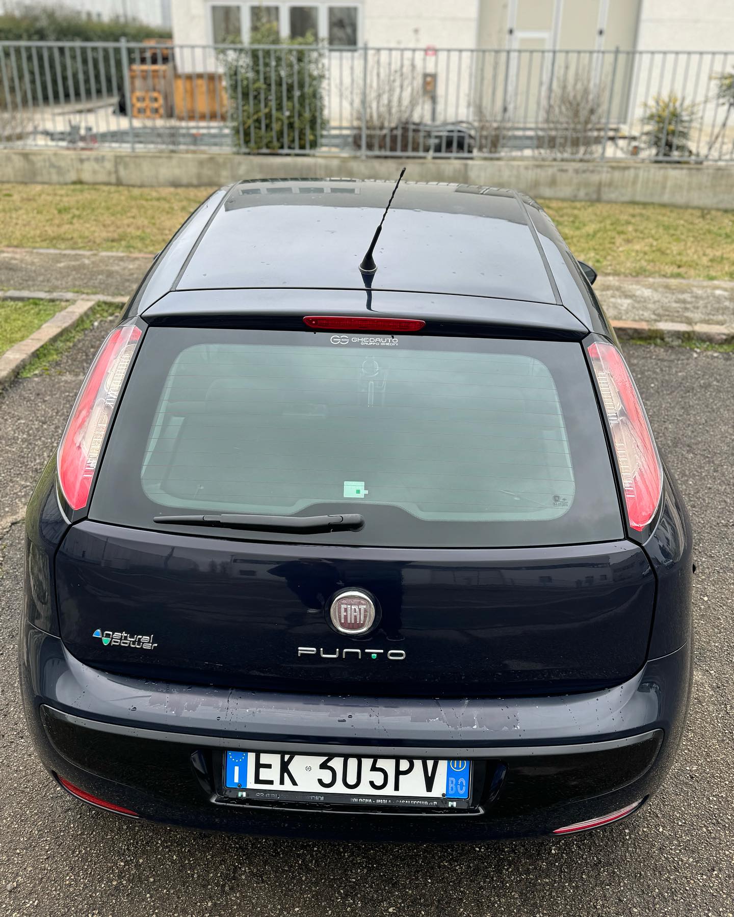 
FiatPUNTO EVO 1.4 5P Emotion Natural Power2011 full									