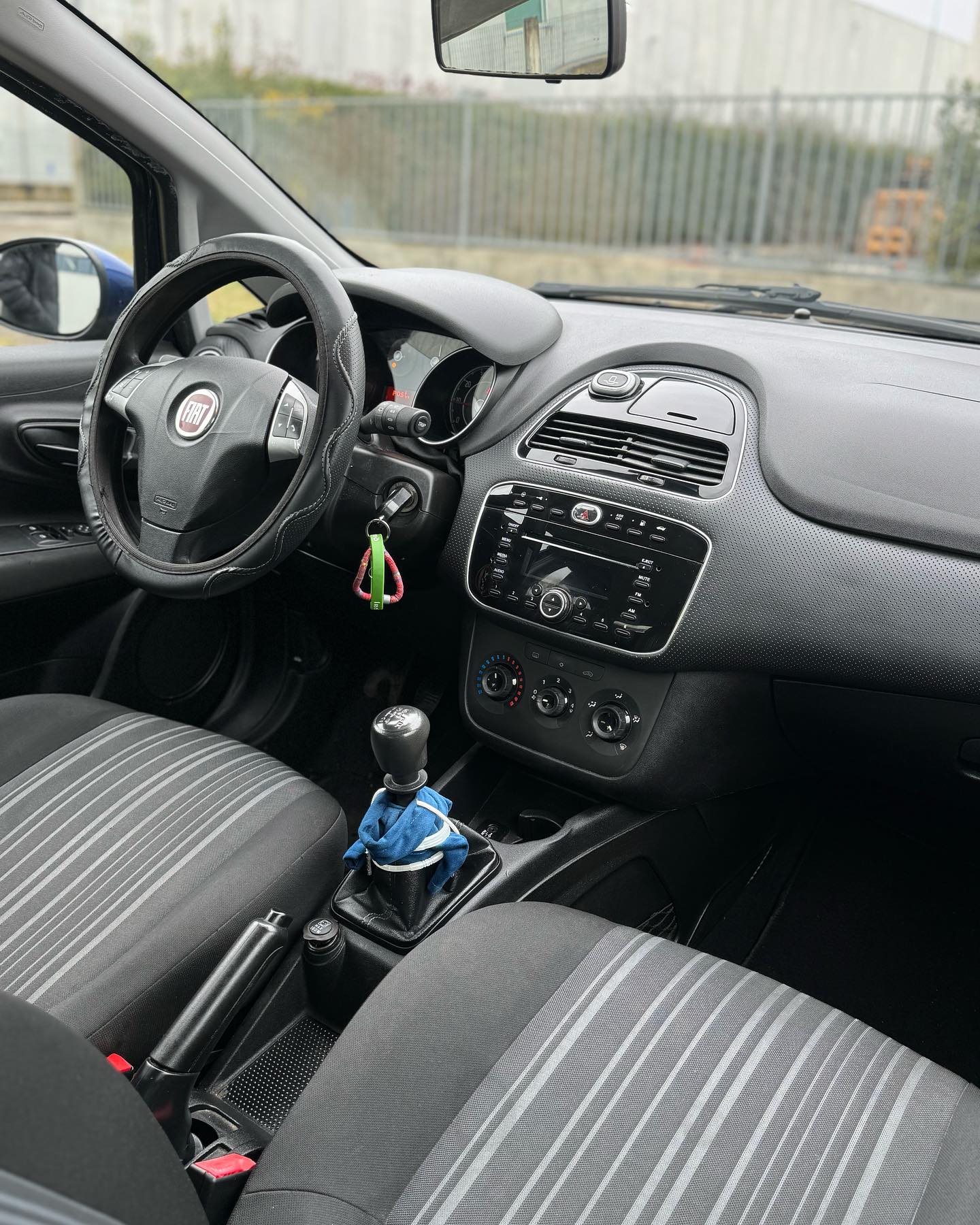 
FiatPUNTO EVO 1.4 5P Emotion Natural Power2011 full									