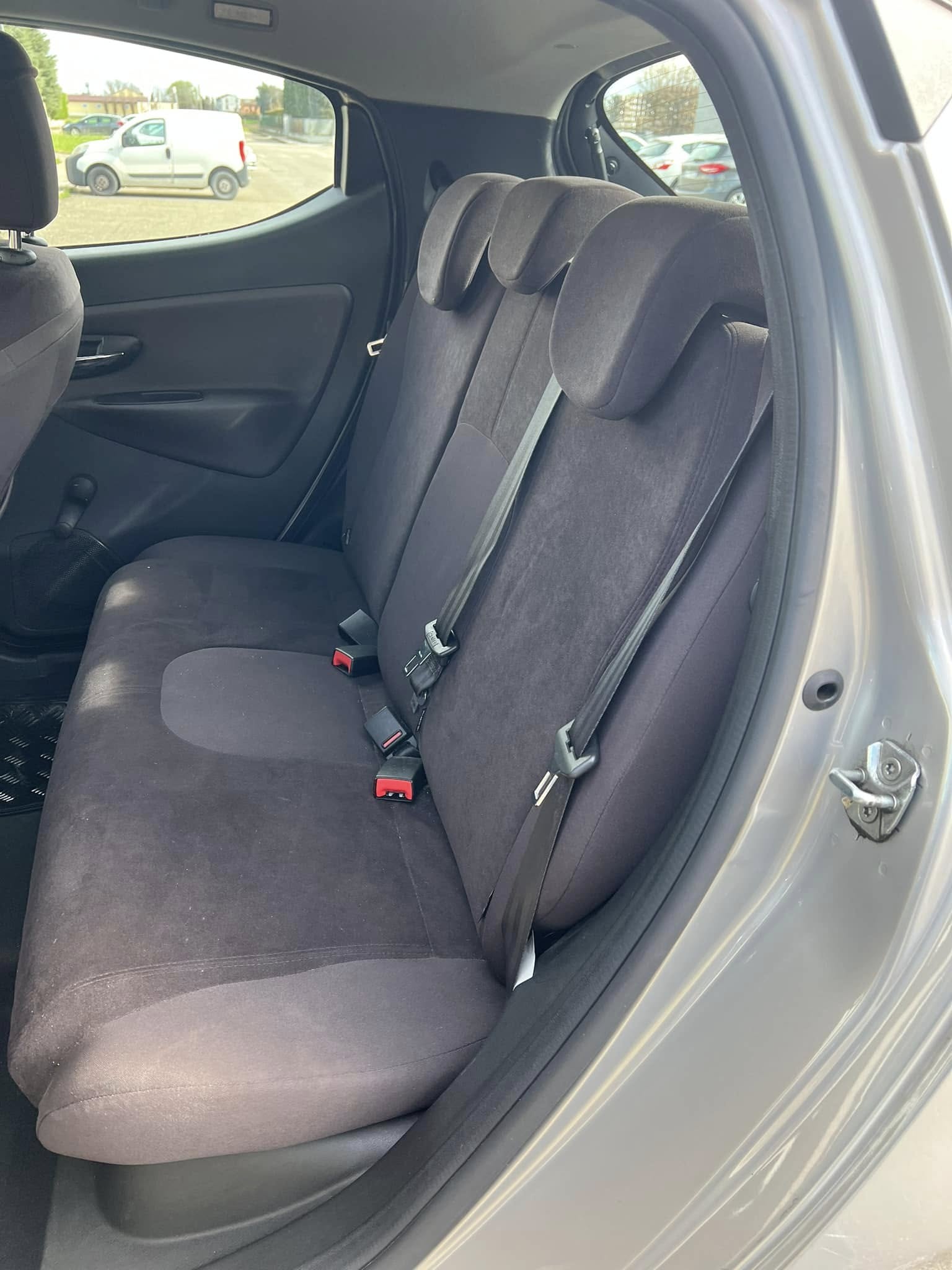 
LANCIAYPSILON 1.2 69 CV 5P Ecochic Gold2012 full									