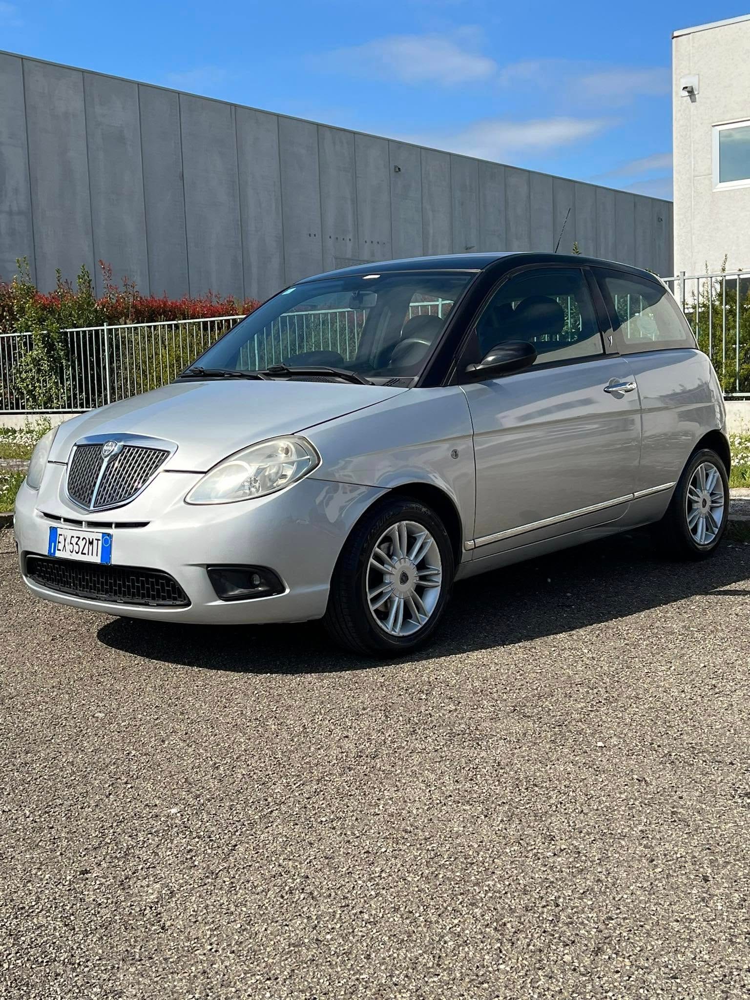 
LANCIAYpsilon 1.2 Versus full									