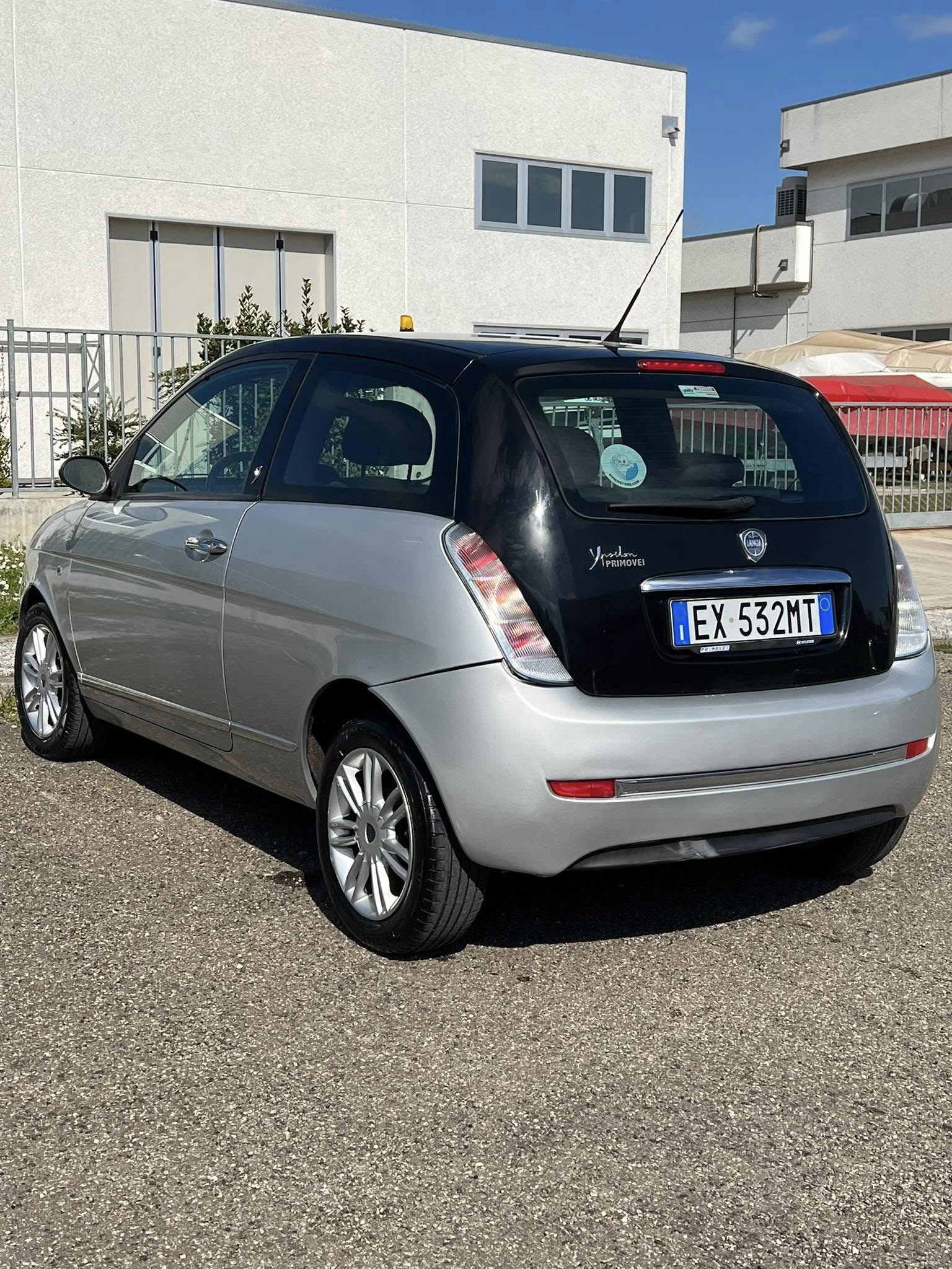 
LANCIAYpsilon 1.2 Versus full									