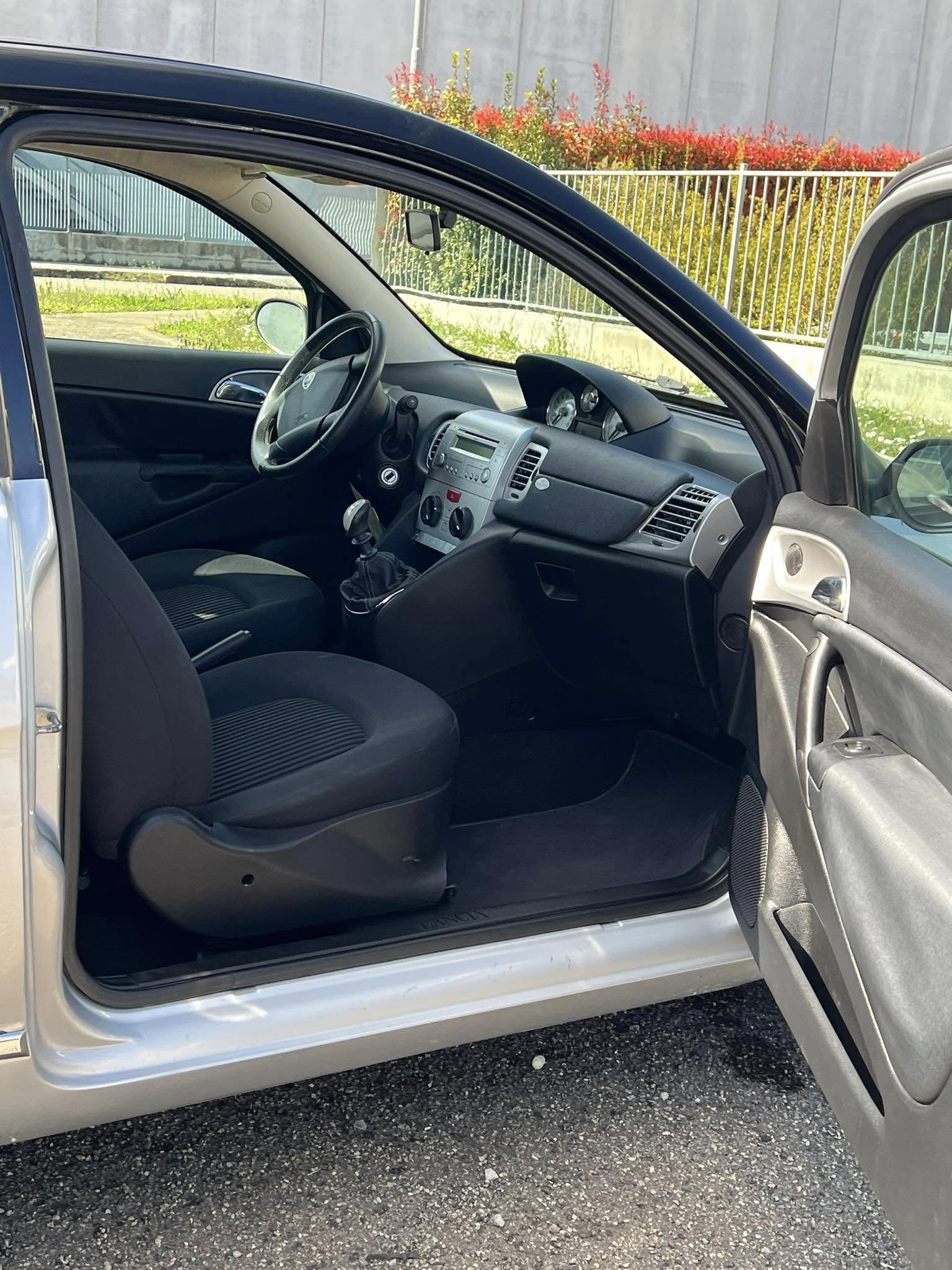 
LANCIAYpsilon 1.2 Versus full									