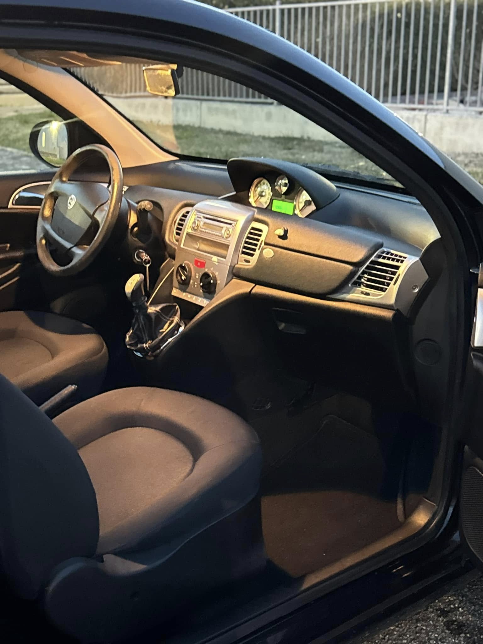 
LanciaYPSILON 1.2 69 CV Elle2011 full									