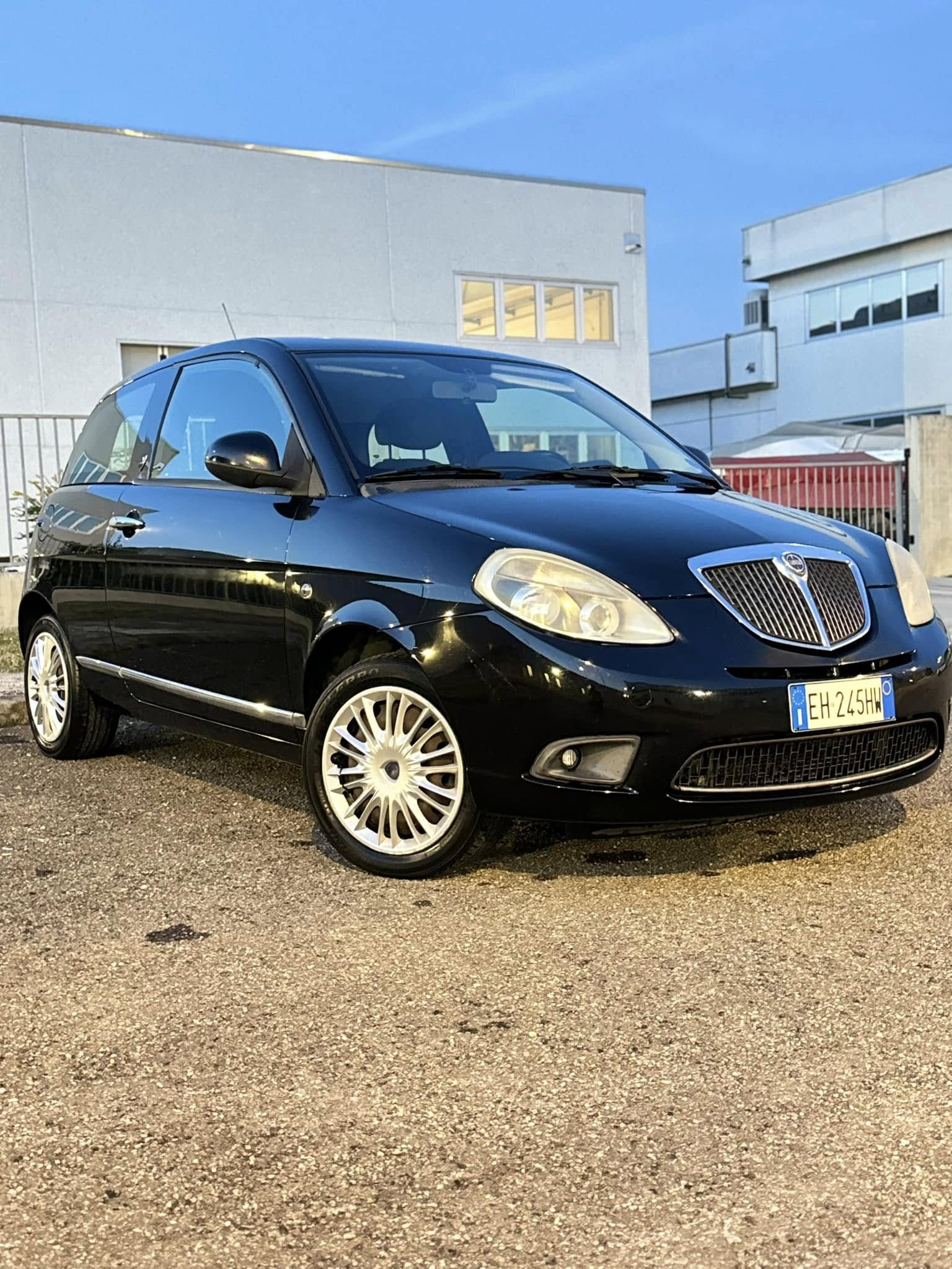 LanciaYPSILON 1.2 69 CV Elle2011