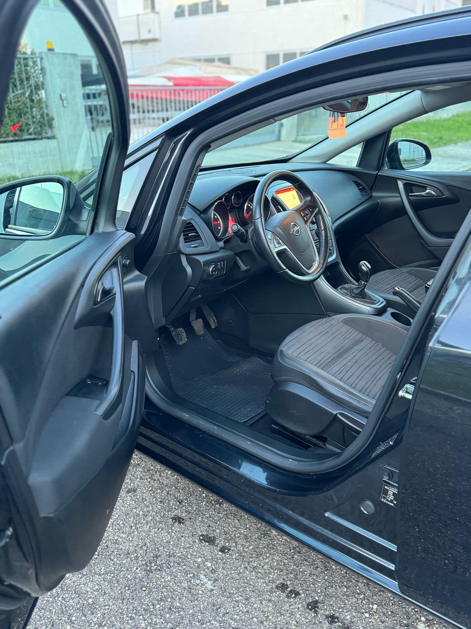 
OPELASTRA 1.4 Turbo 140CV Sports Tourer Tech Cosmo2016 full									