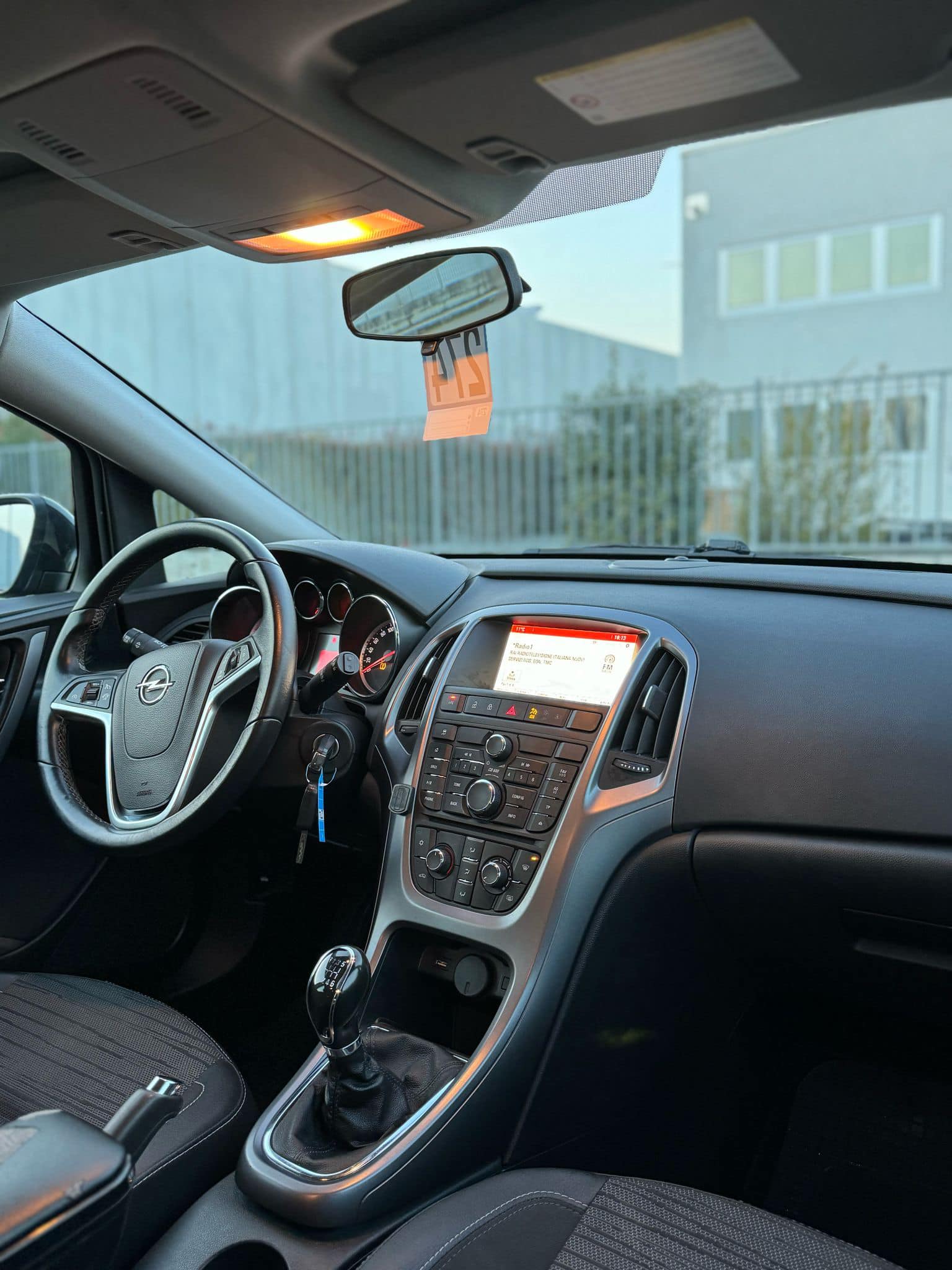 
OPELASTRA 1.4 Turbo 140CV Sports Tourer Tech Cosmo2016 full									