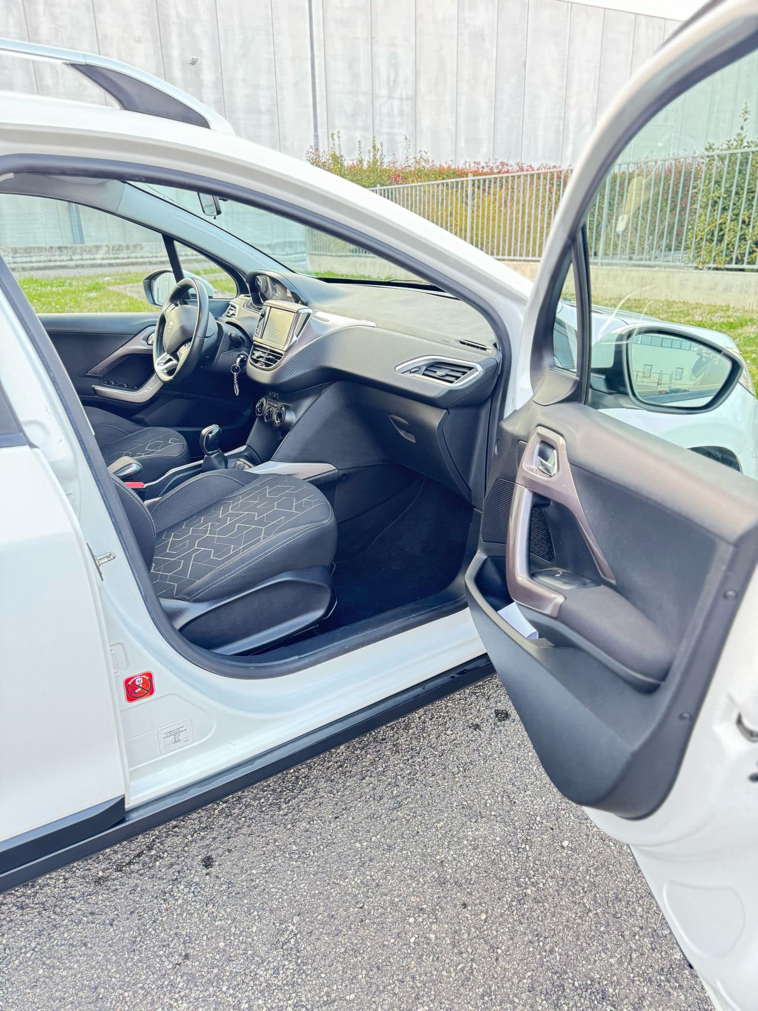 
PEUGEOT2008 1ª Serie 1.6 e-HDi 92 CV Stop&Start Urban Cross2013 full									