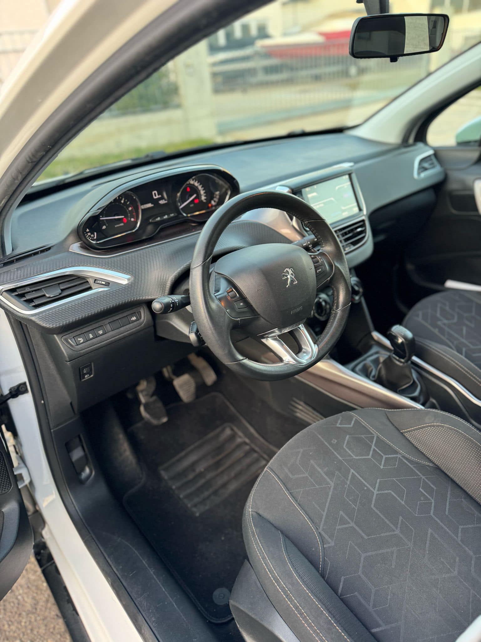 
PEUGEOT2008 1ª Serie 1.6 e-HDi 92 CV Stop&Start Urban Cross2013 full									