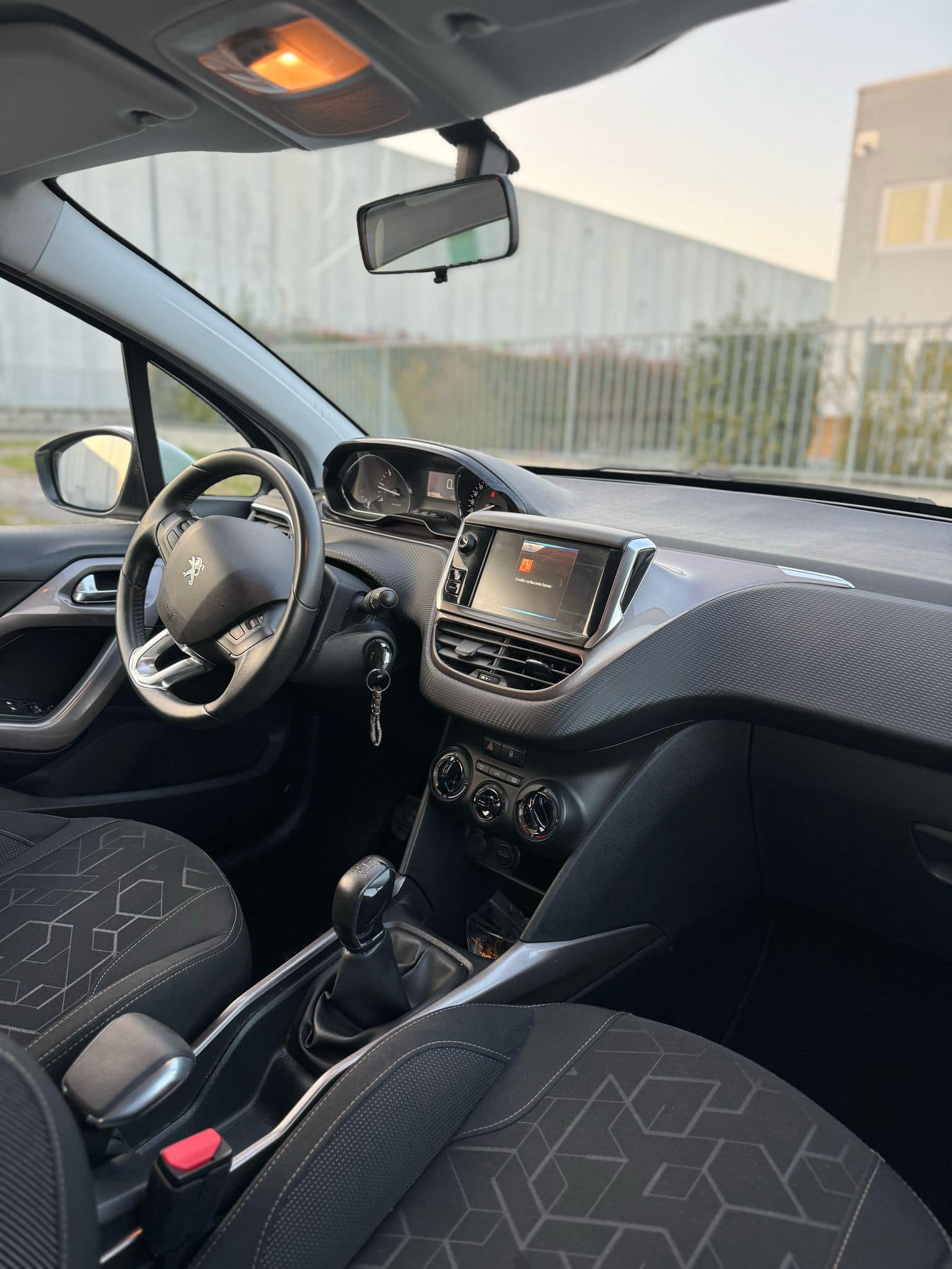 
PEUGEOT2008 1ª Serie 1.6 e-HDi 92 CV Stop&Start Urban Cross2013 full									