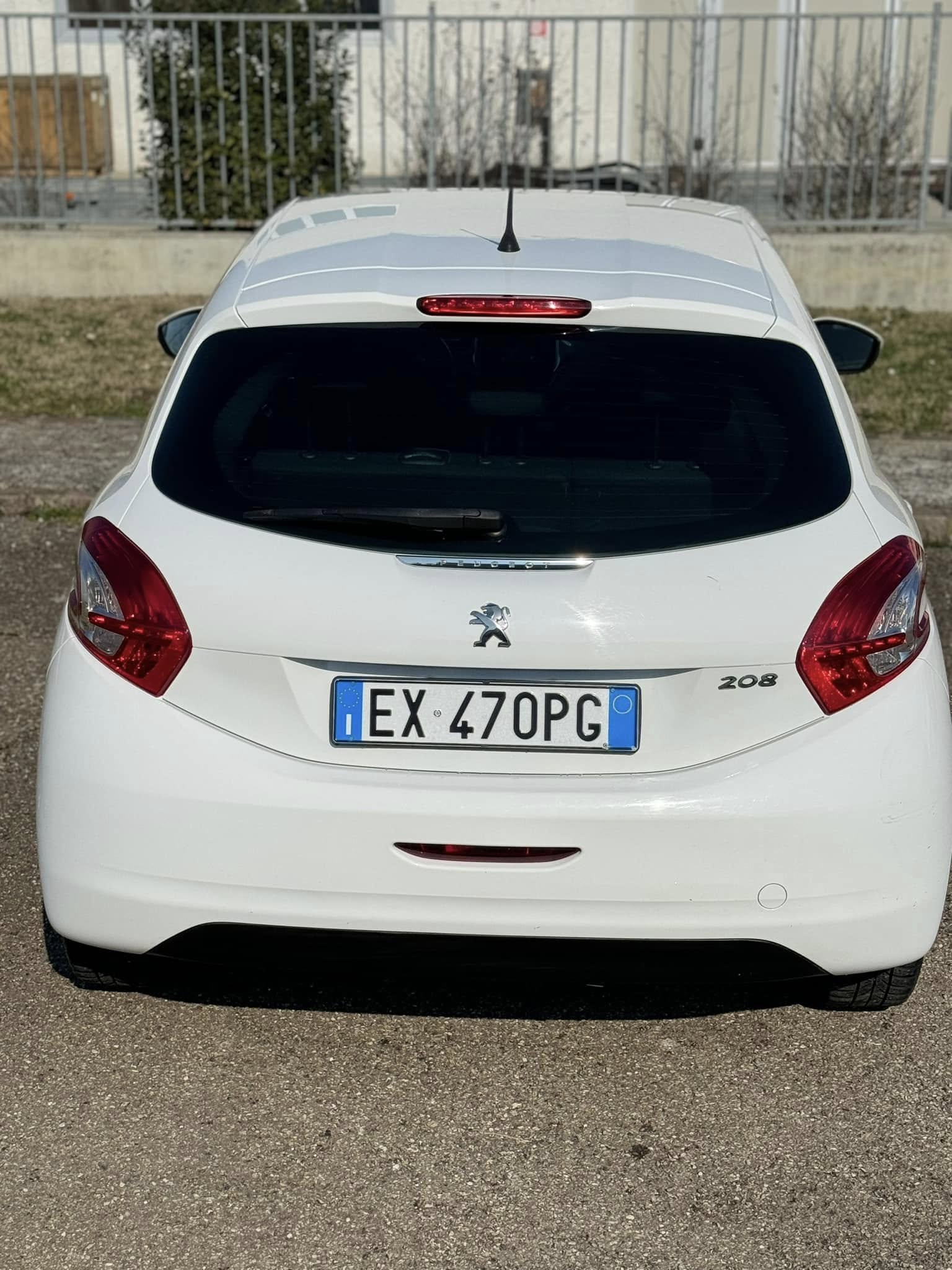 
Peugeot208 1ª serie PureTech 82 5P Allure2015 full									