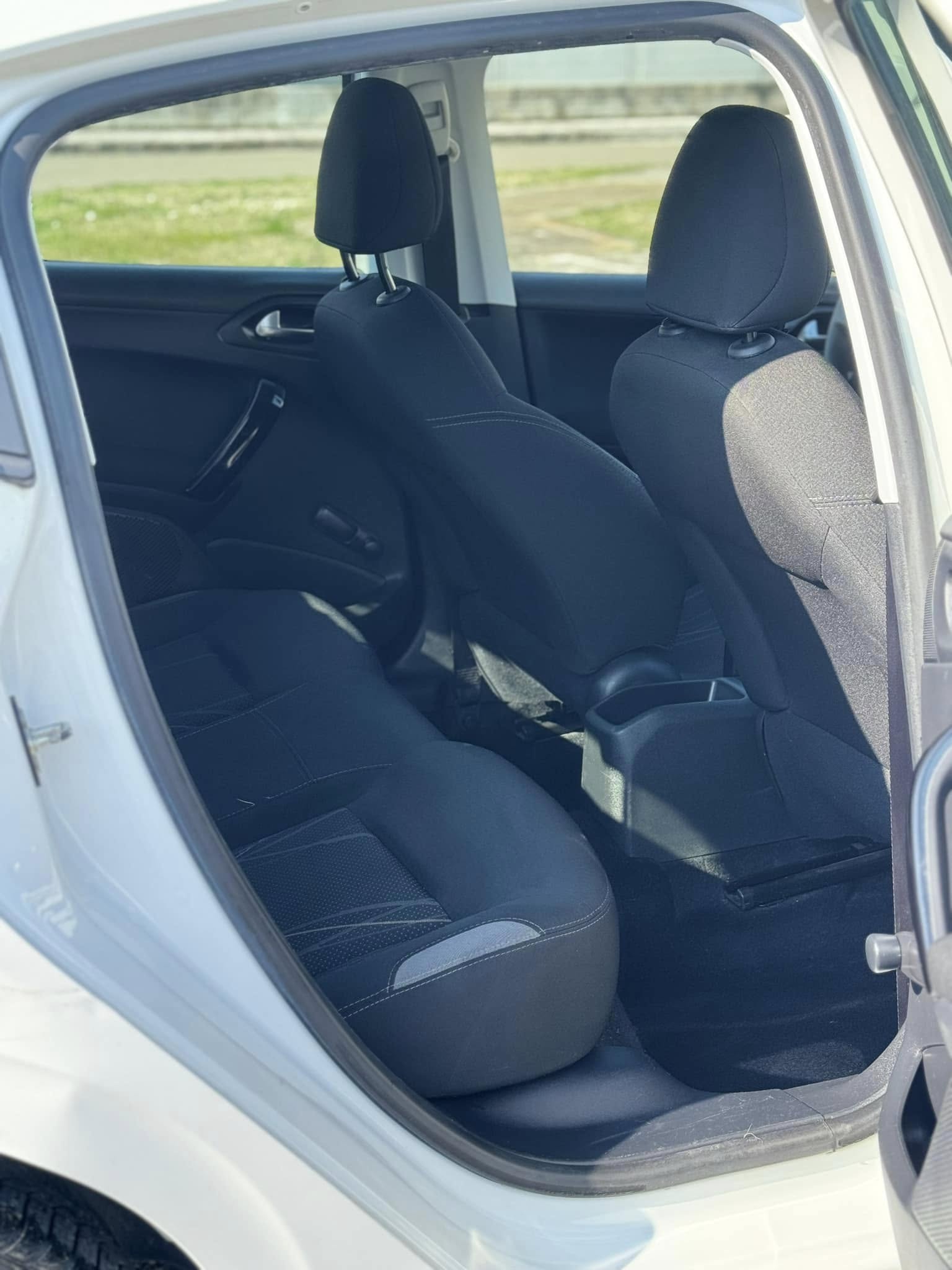 
Peugeot208 1ª serie PureTech 82 5P Allure2015 full									