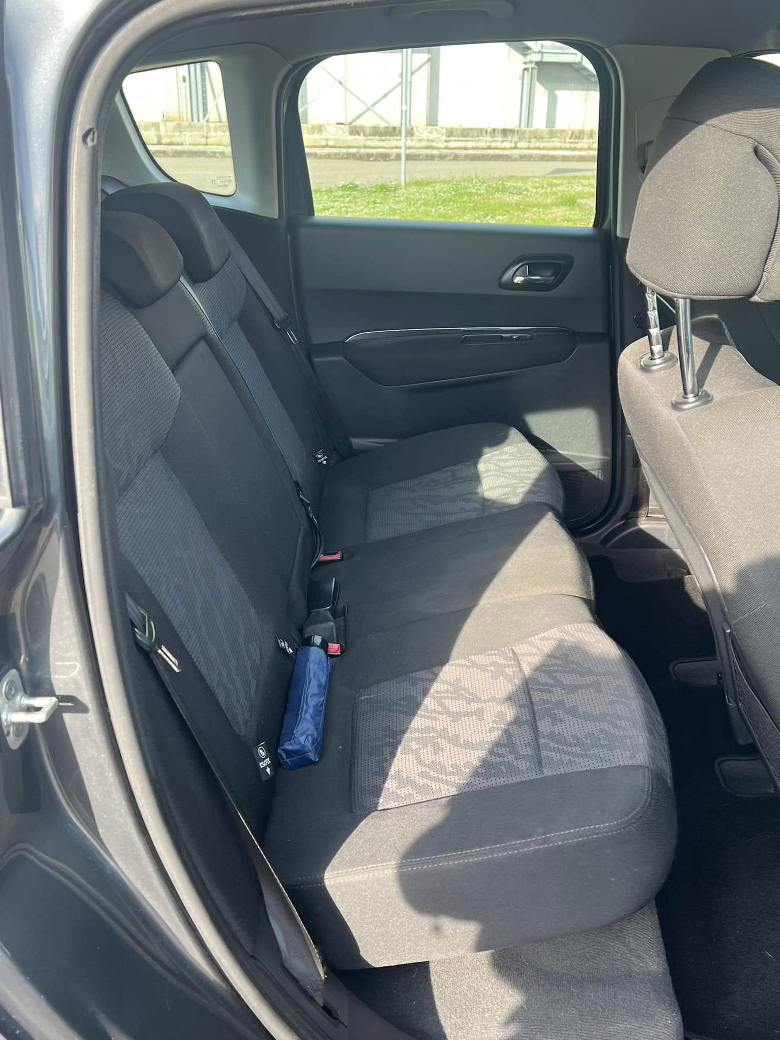 
Peugeot3008 1.6 HDi 110CV2010 full									