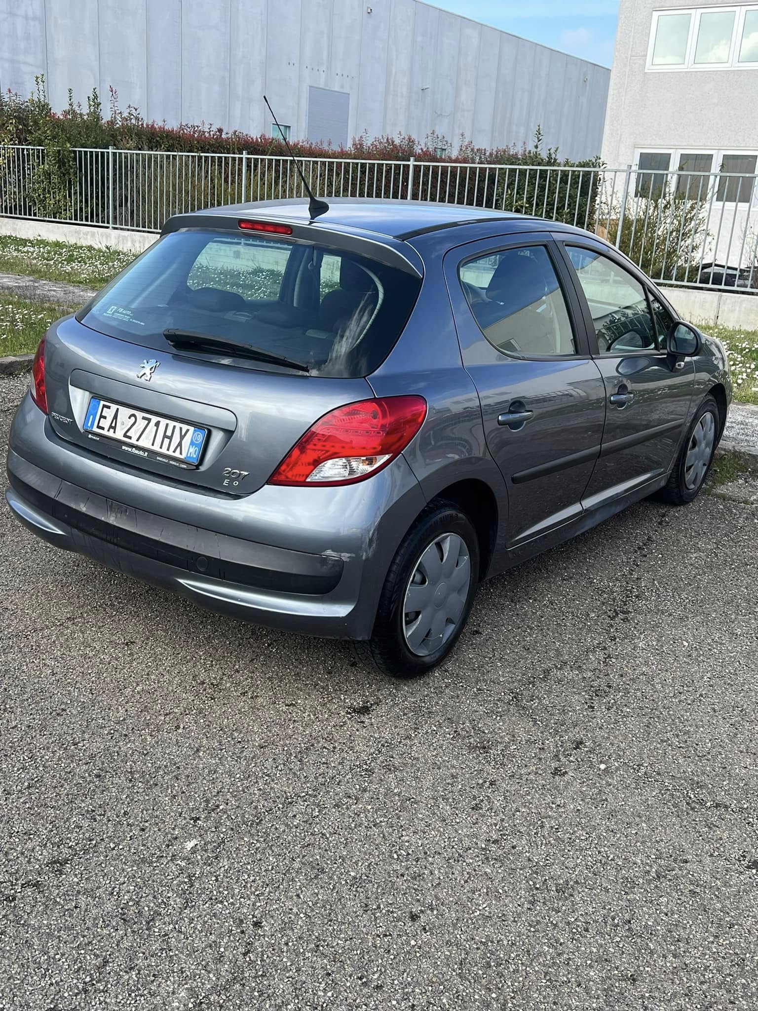 
PEUGEOT207 1.4 8V 75CV 5P Energie Sport ECO2010 full									