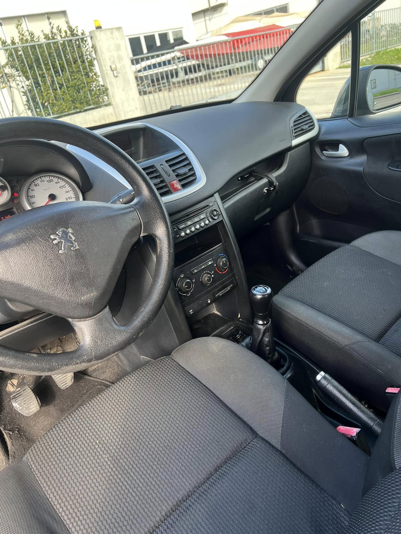 
PEUGEOT207 1.4 8V 75CV 5P Energie Sport ECO2010 full									