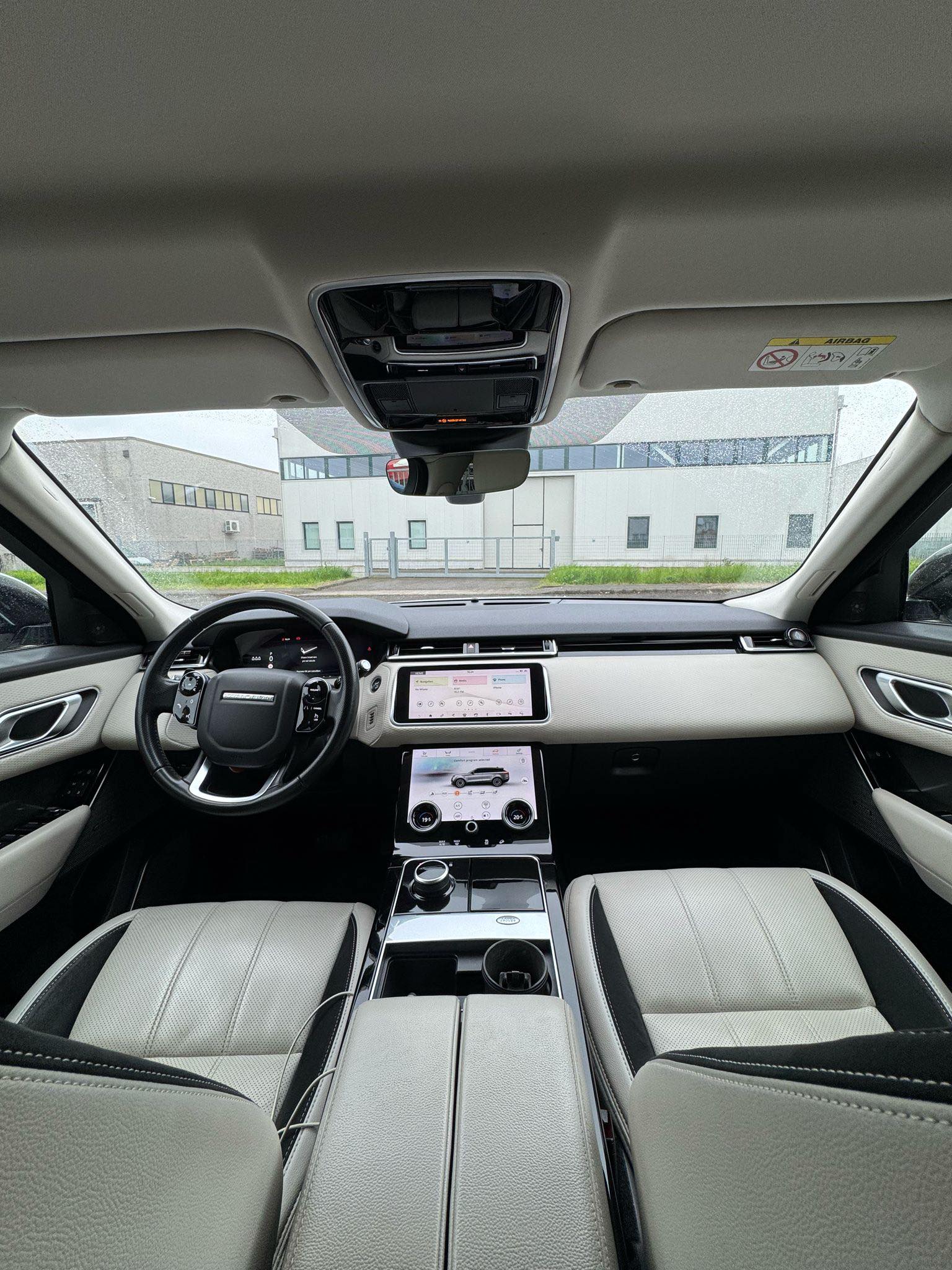 
RANGE ROVER VELAR 2.0D I4 180 CV R-Dynamic HSE 2019 full									