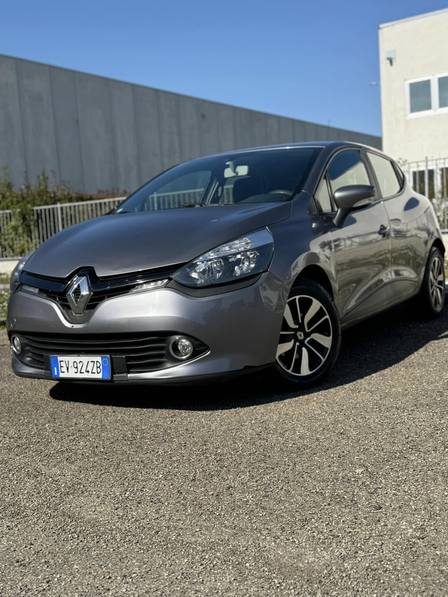 RENAULT CLIO 1.2 75CV 5P Live 2014