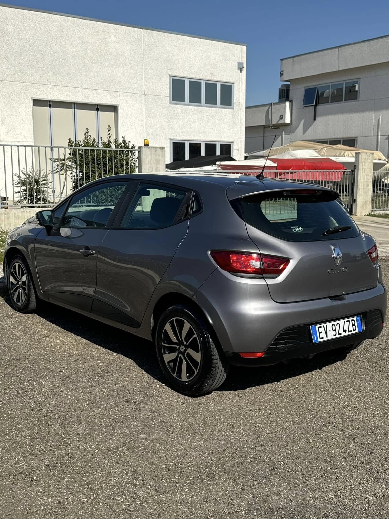 
RENAULT CLIO 1.2 75CV 5P Live 2014 full									