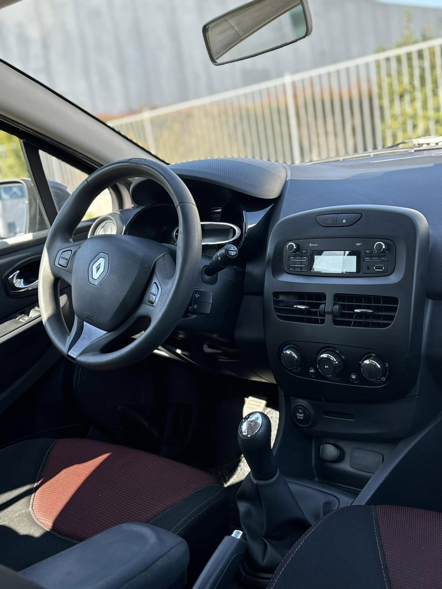 
RENAULT CLIO 1.2 75CV 5P Live 2014 full									