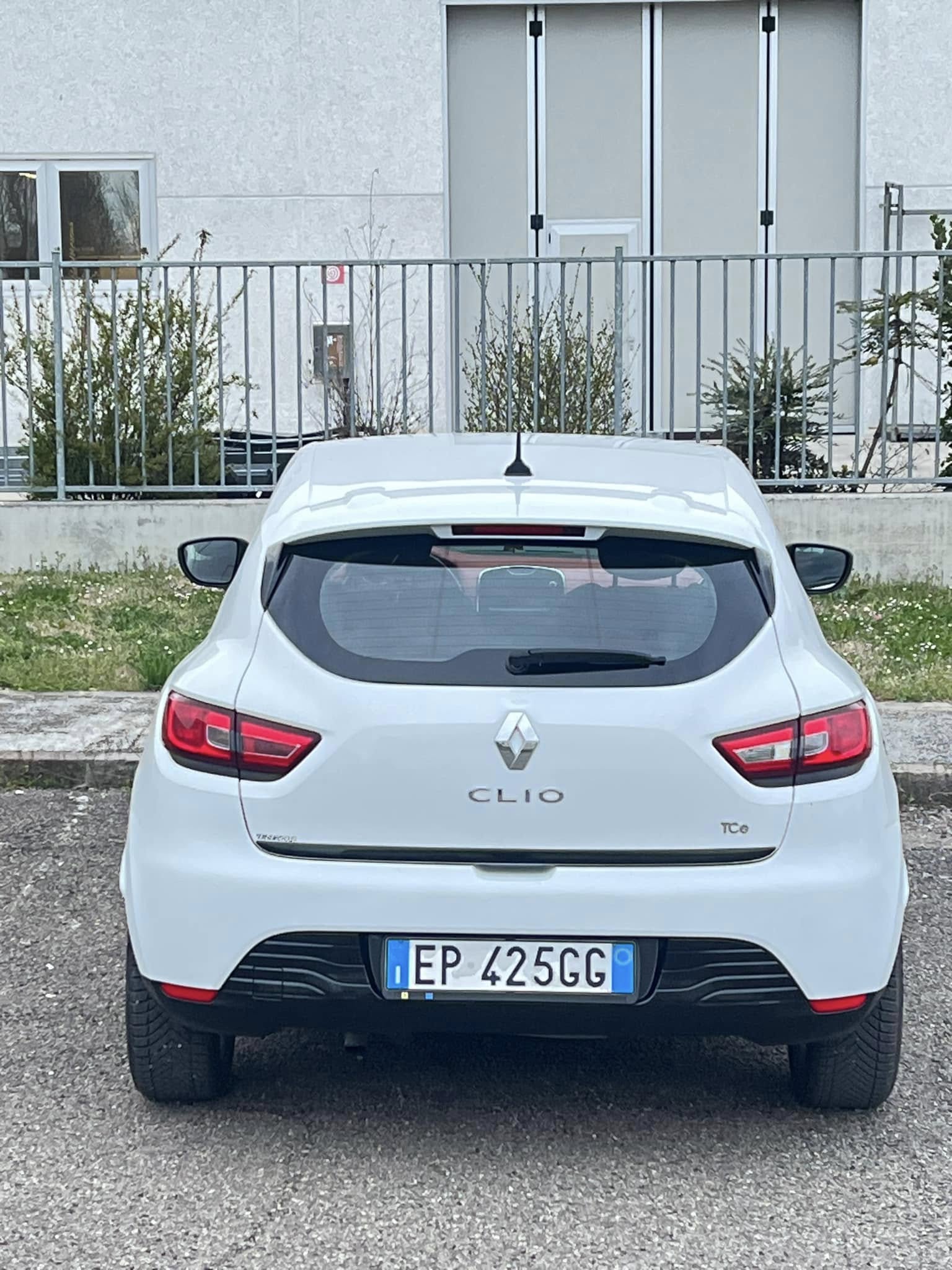 
RENAULTCLIO TCe 12V 90CV Start&Stop 5P Energy2012 full									