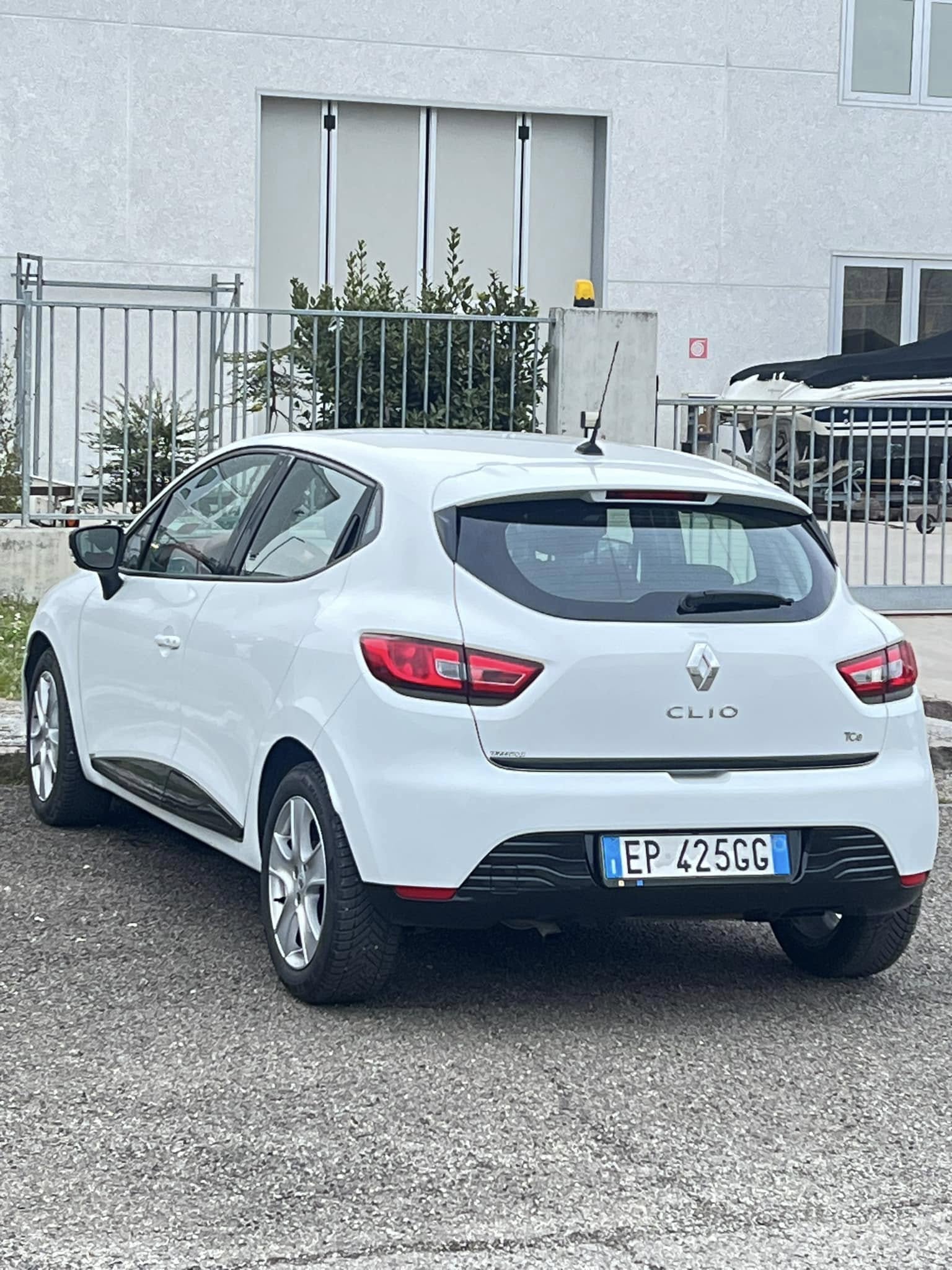 
RENAULTCLIO TCe 12V 90CV Start&Stop 5P Energy2012 full									