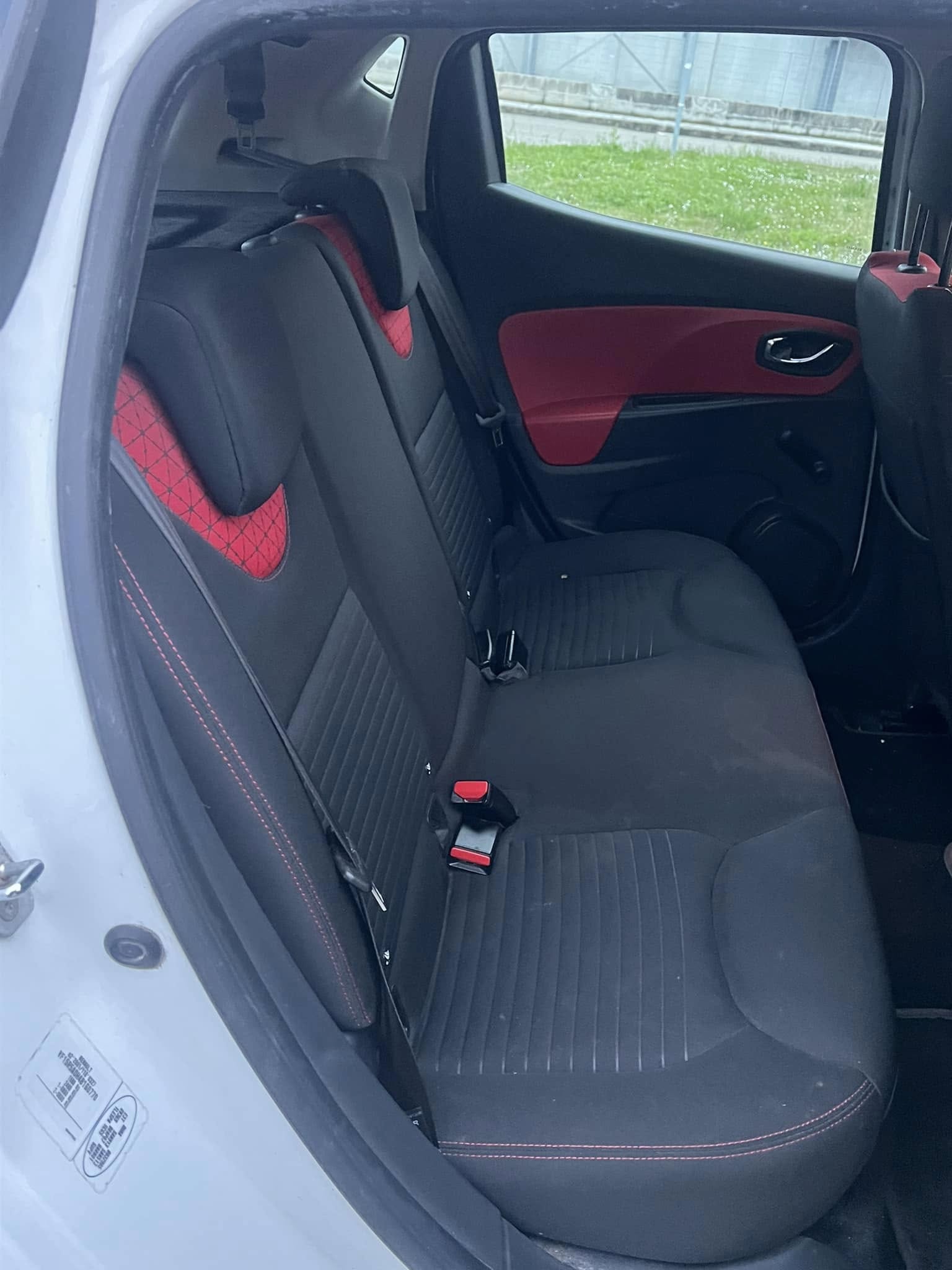 
RENAULTCLIO TCe 12V 90CV Start&Stop 5P Energy2012 full									