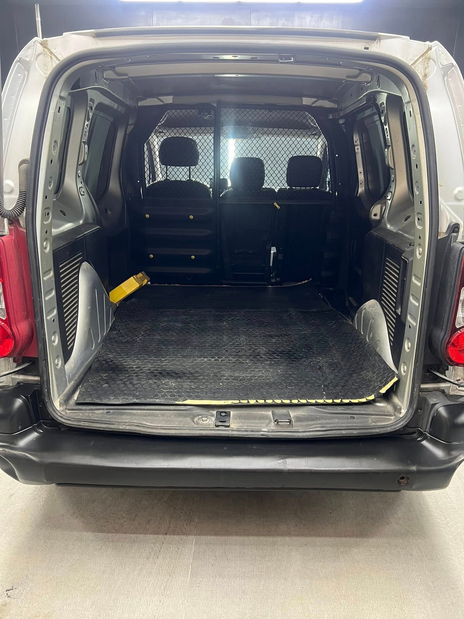 
CITROENBERLINGO 1.5 HDI 3 POSTI BUSINESS2011 full									