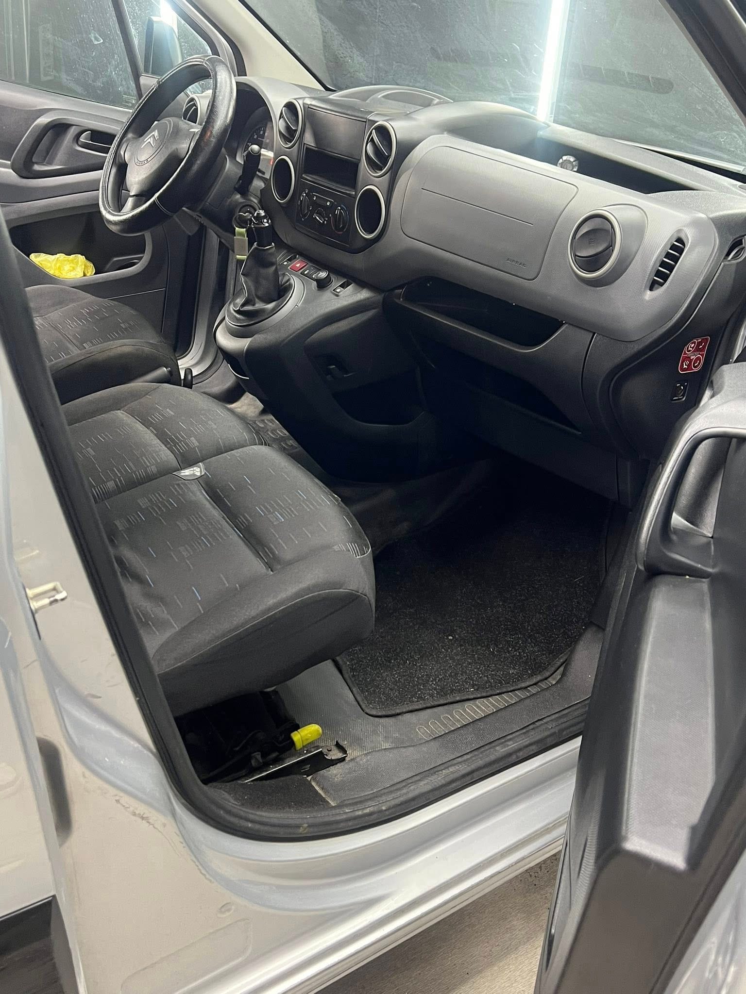 
CITROENBERLINGO 1.5 HDI 3 POSTI BUSINESS2011 full									