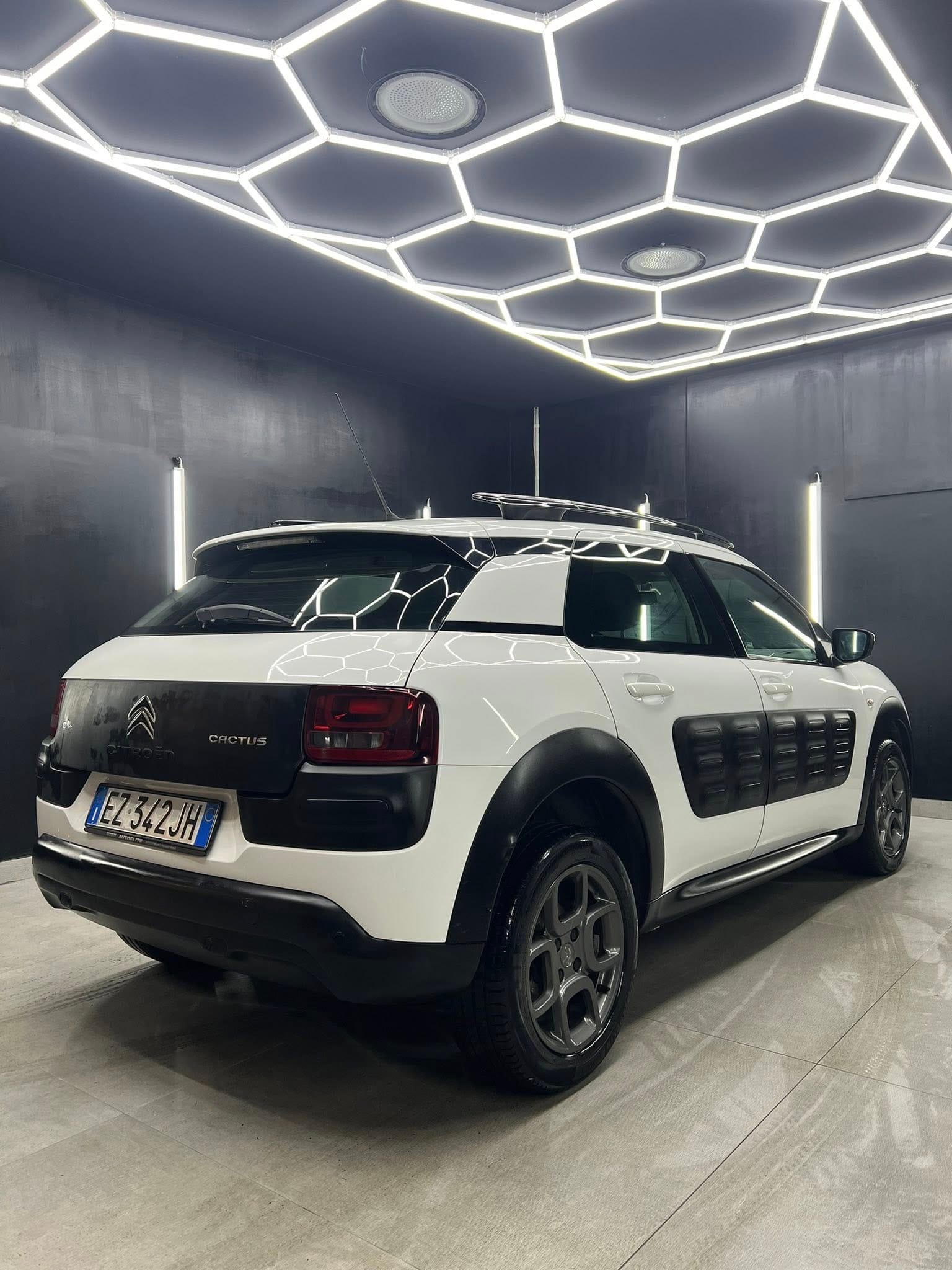 
CITROEN C4 CACTUS BlueHDi 100 SeS Shine 2015 full									