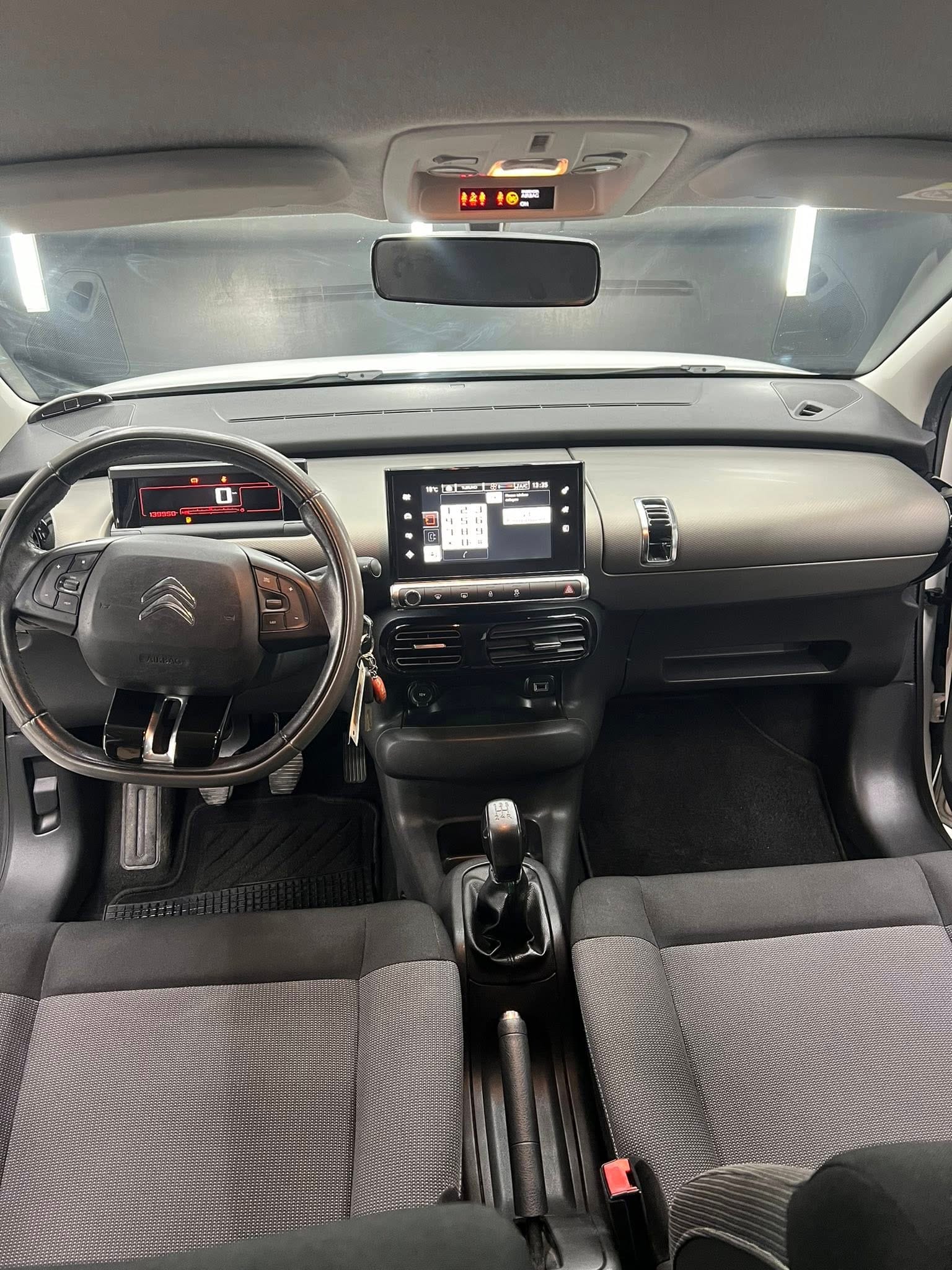 
CITROEN C4 CACTUS BlueHDi 100 SeS Shine 2015 full									
