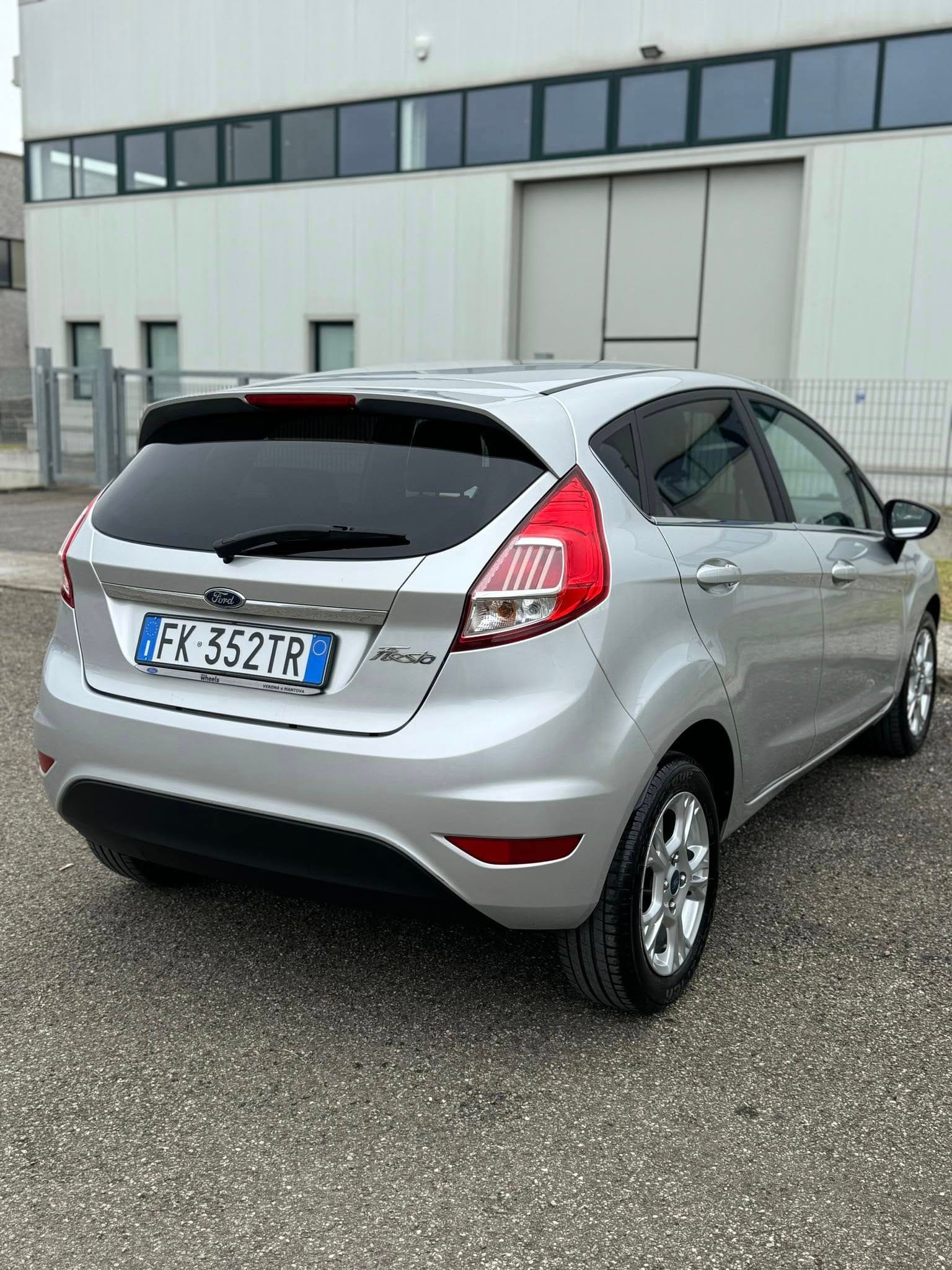 
FORDFIESTA 1.4 5P Bz.- Black e White Edition2017 full									
