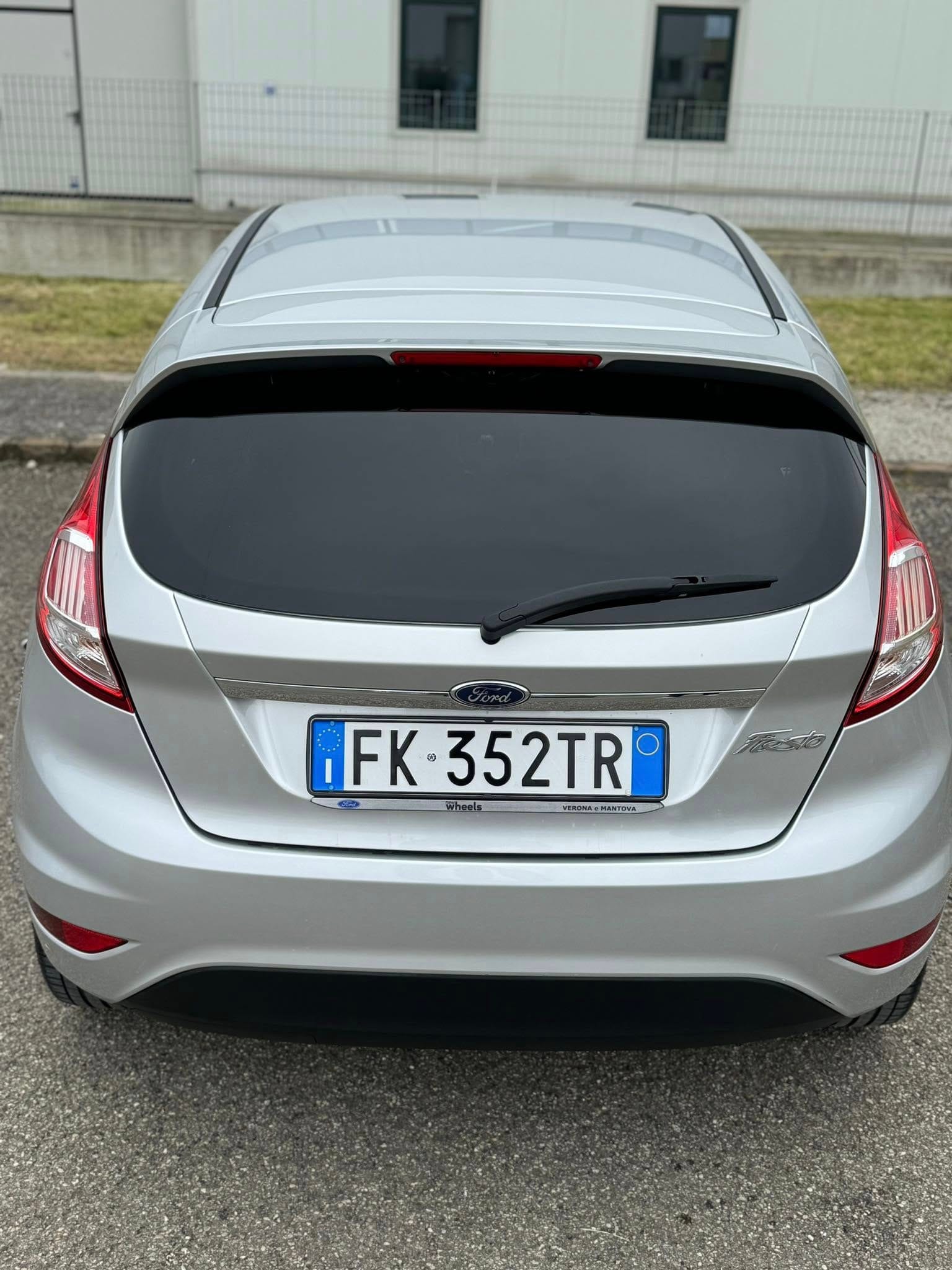 
FORDFIESTA 1.4 5P Bz.- Black e White Edition2017 full									