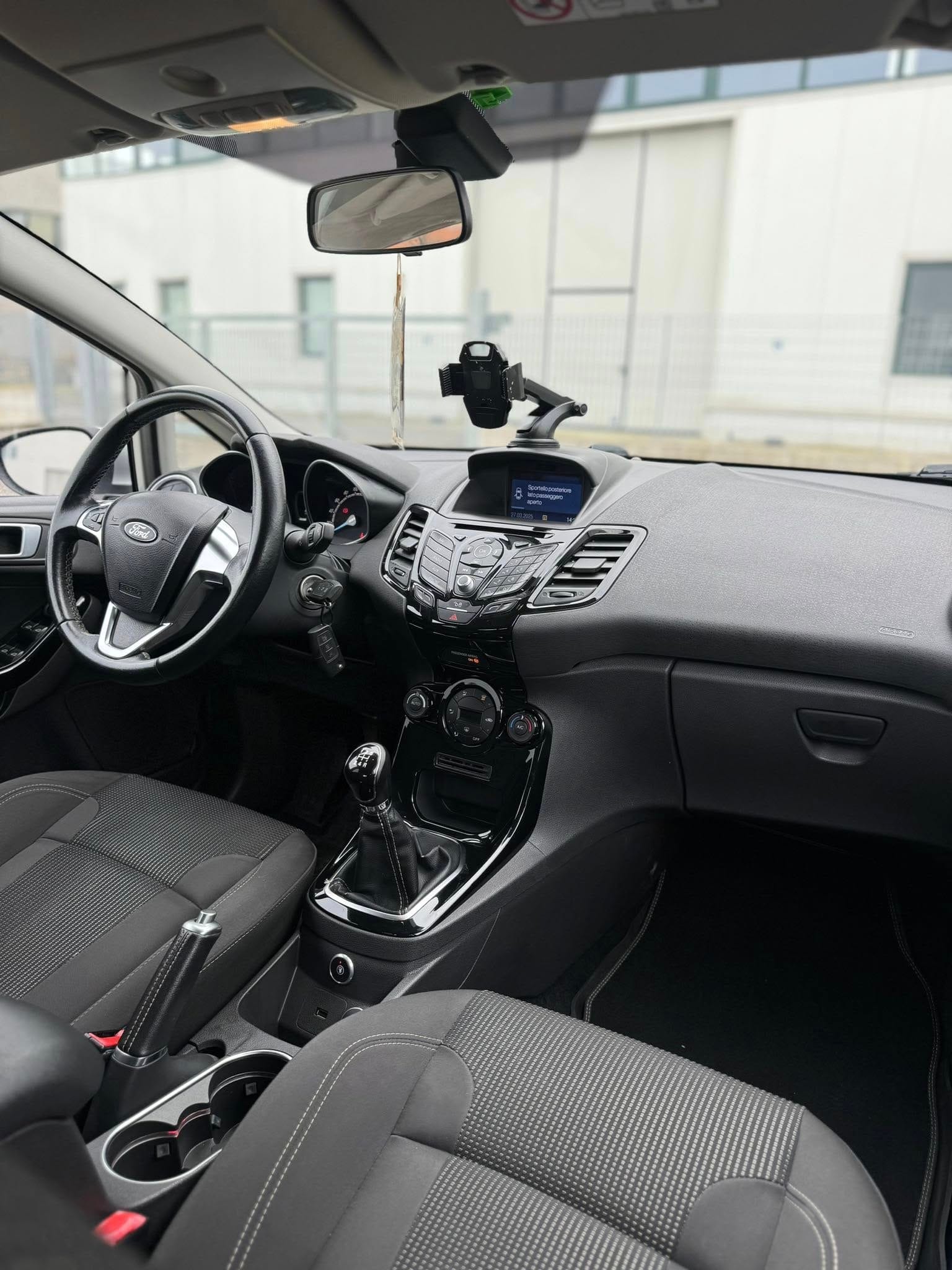 
FORDFIESTA 1.4 5P Bz.- Black e White Edition2017 full									