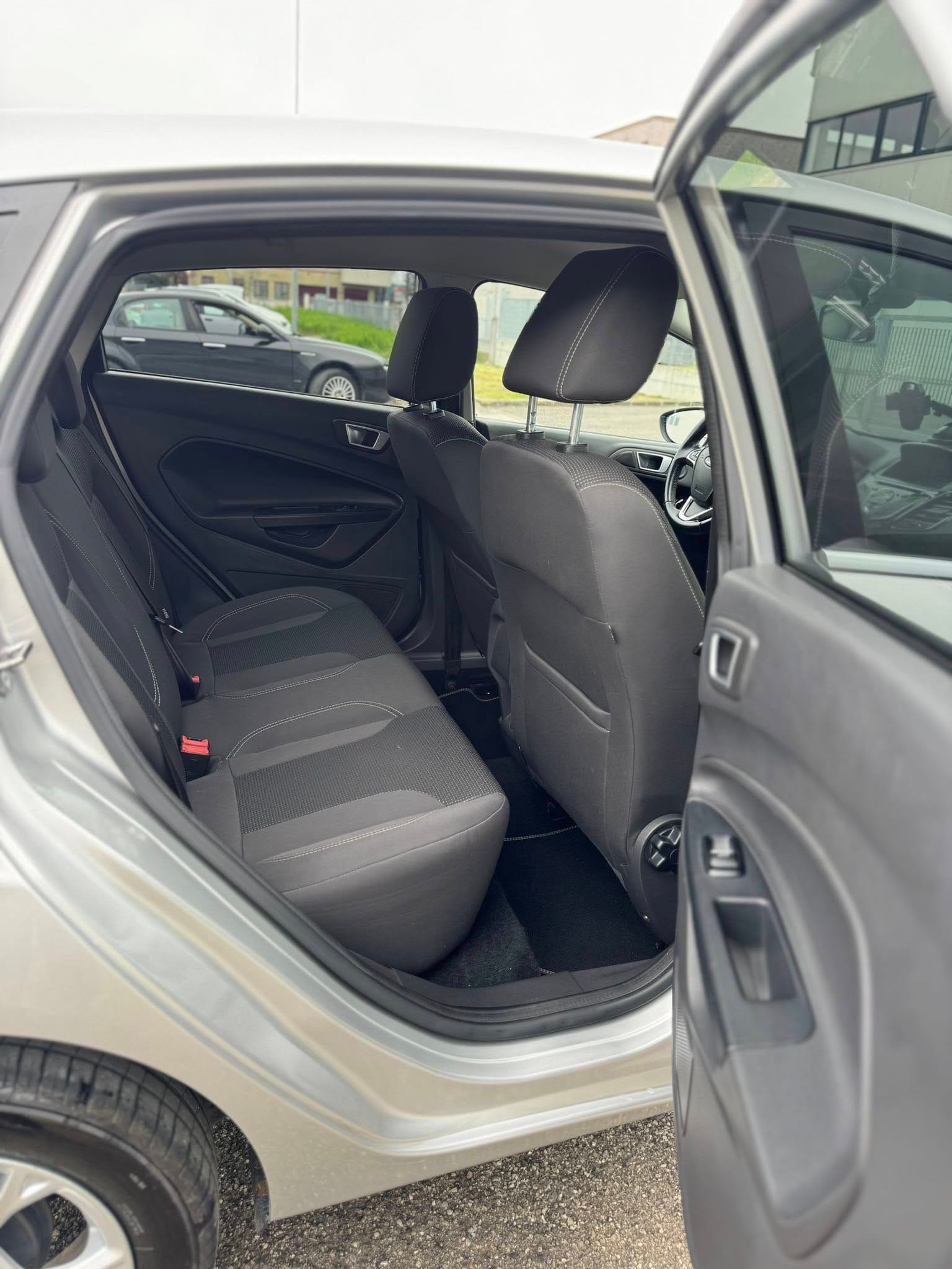 
FORDFIESTA 1.4 5P Bz.- Black e White Edition2017 full									