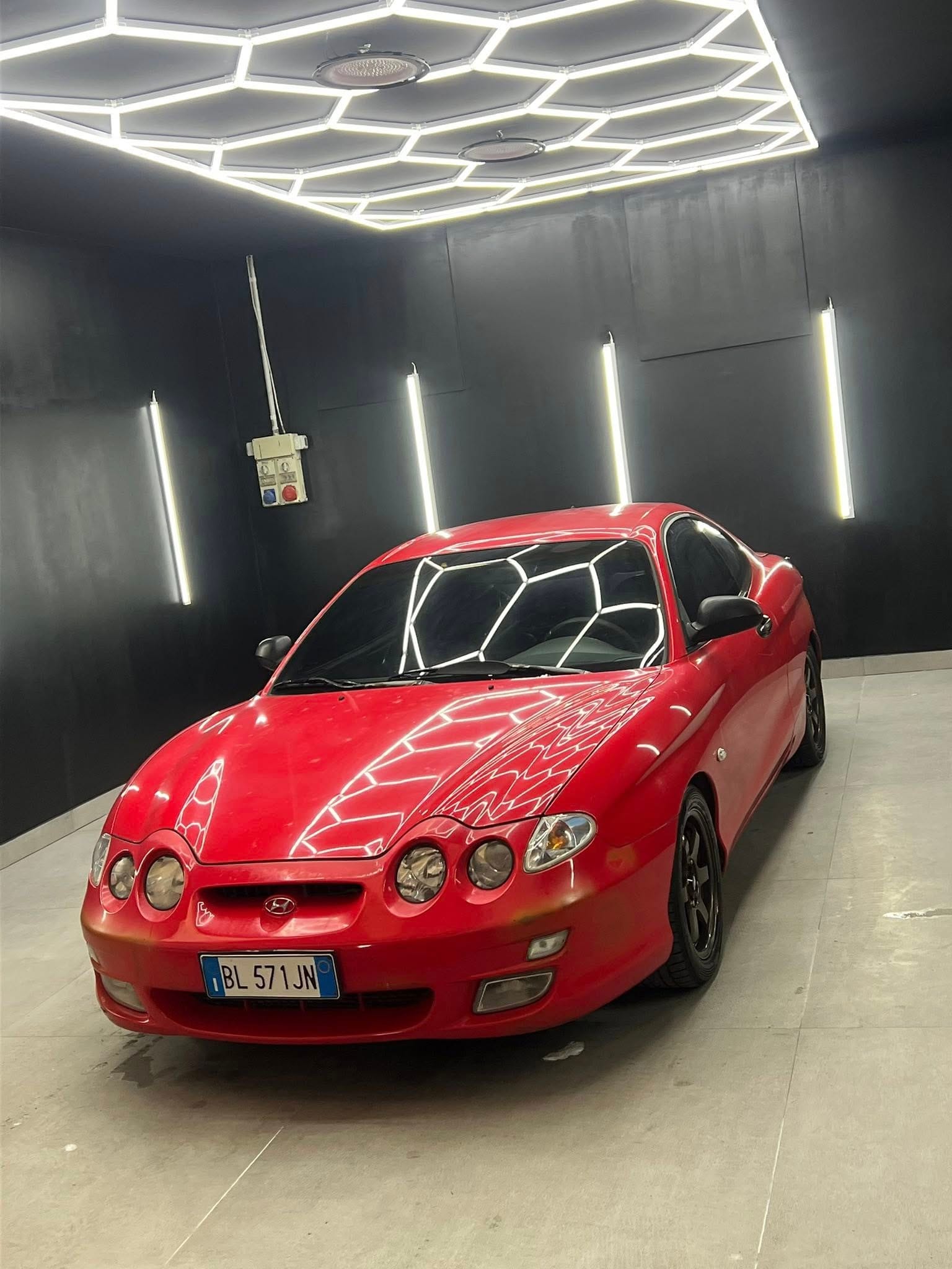 
HYUNDAI Coupe 1.6i 16V cat Air full									