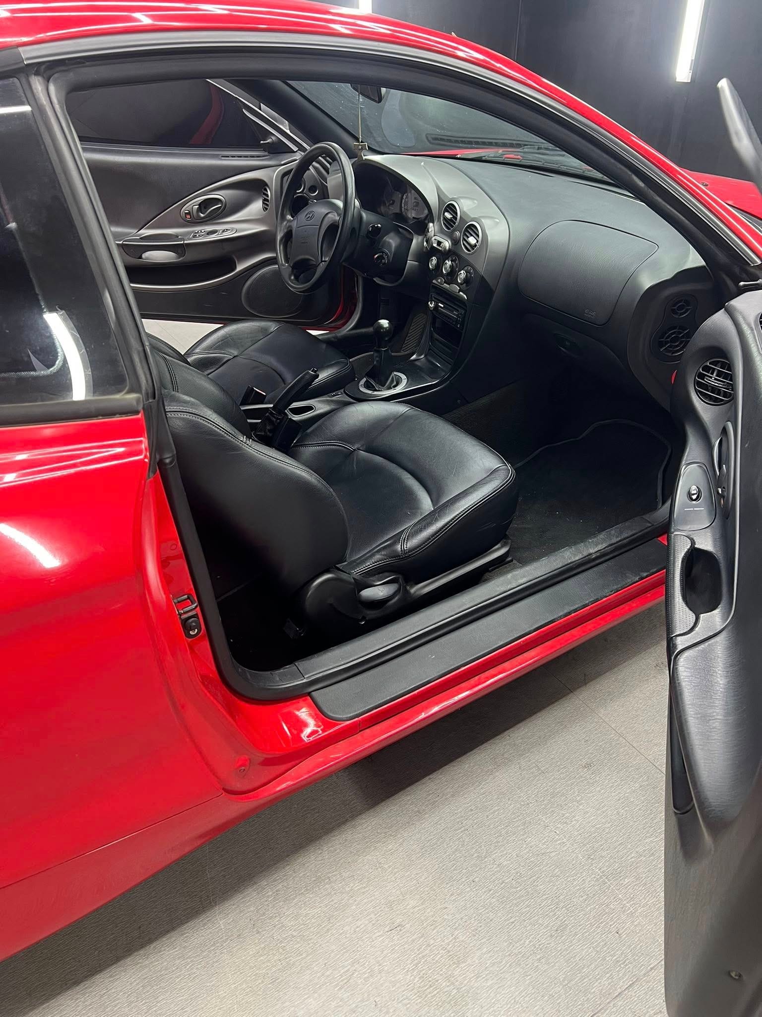 
HYUNDAI Coupe 1.6i 16V cat Air full									