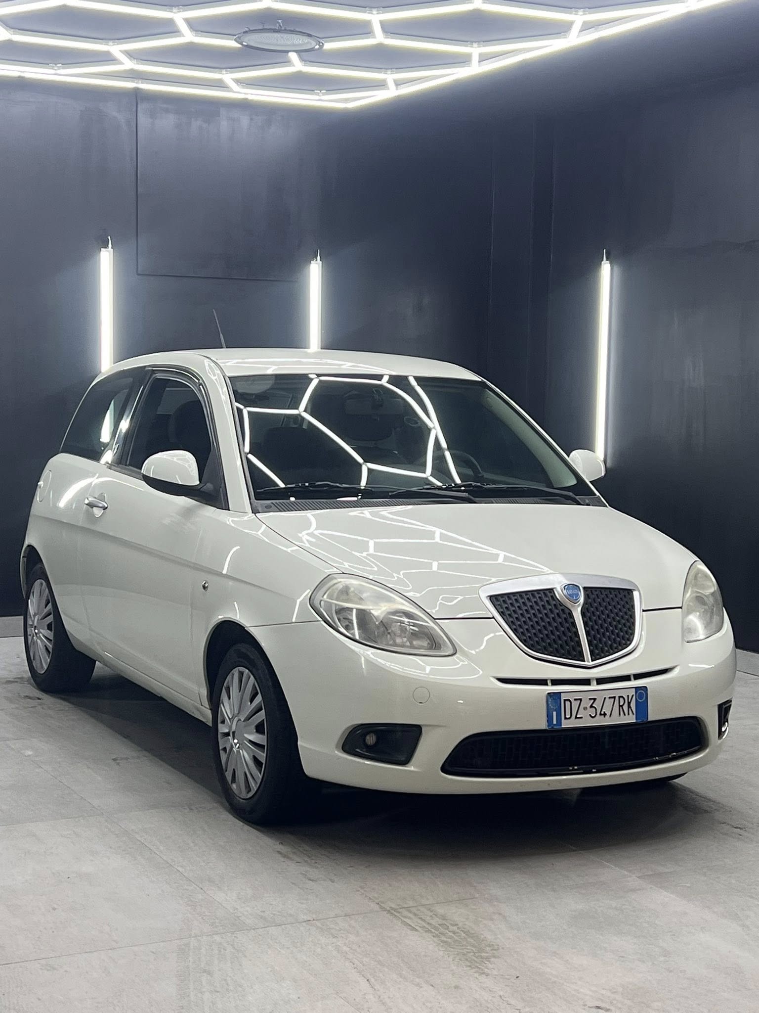 
LANCIA YPSILON 1.2 Versus full									