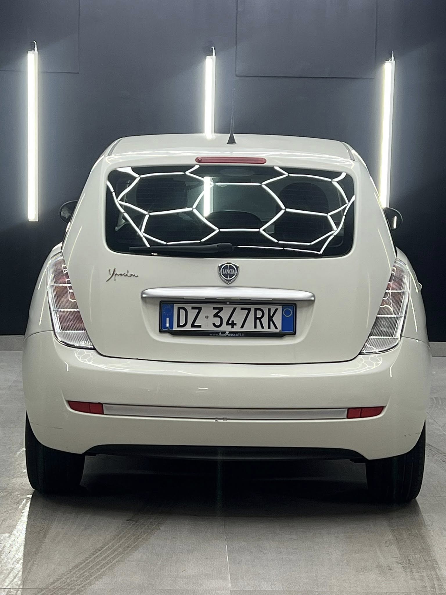 
LANCIA YPSILON 1.2 Versus full									