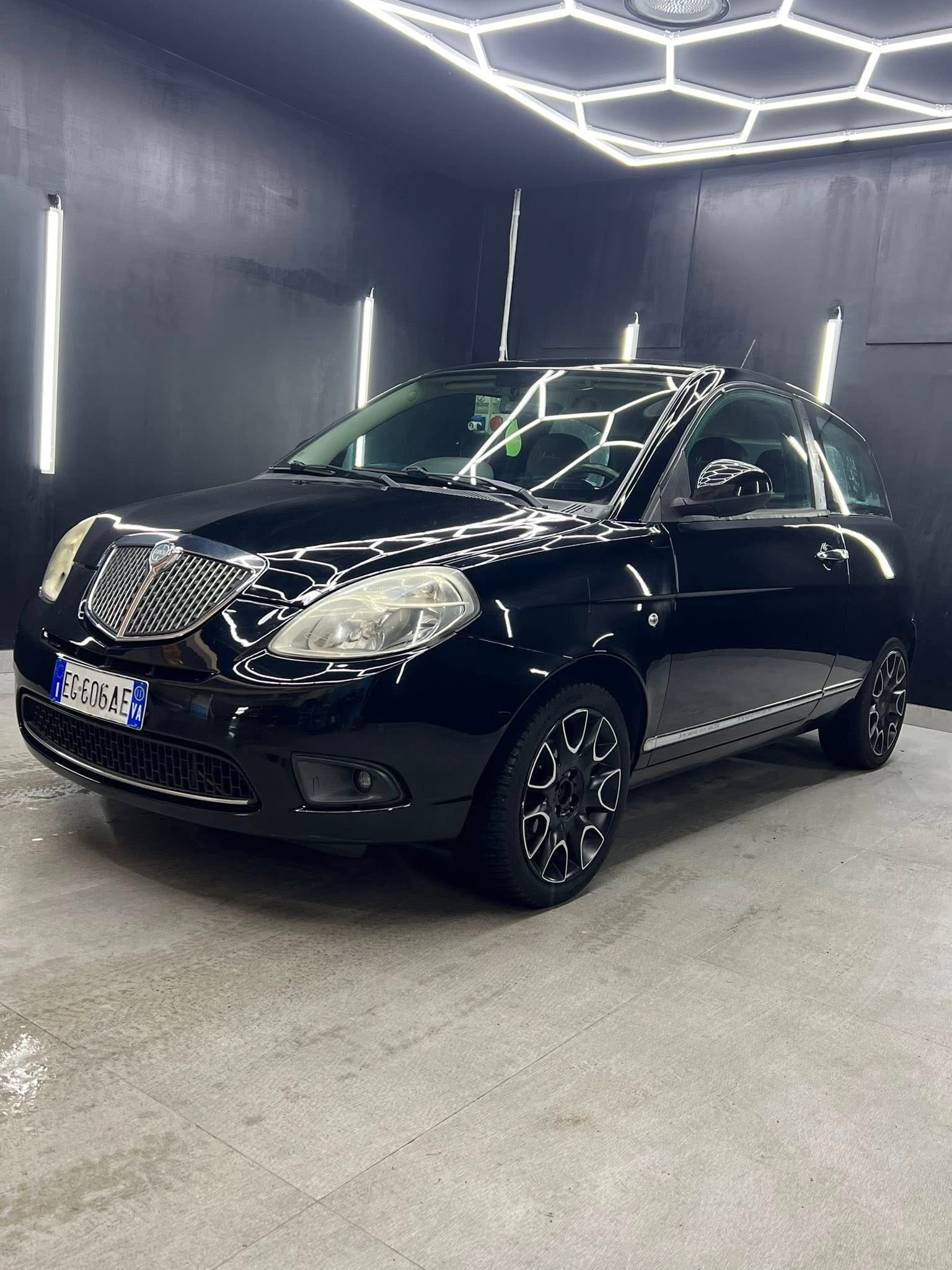 
LANCIAYPSILON 1.3 MJT 75 CV Elle2011 full									