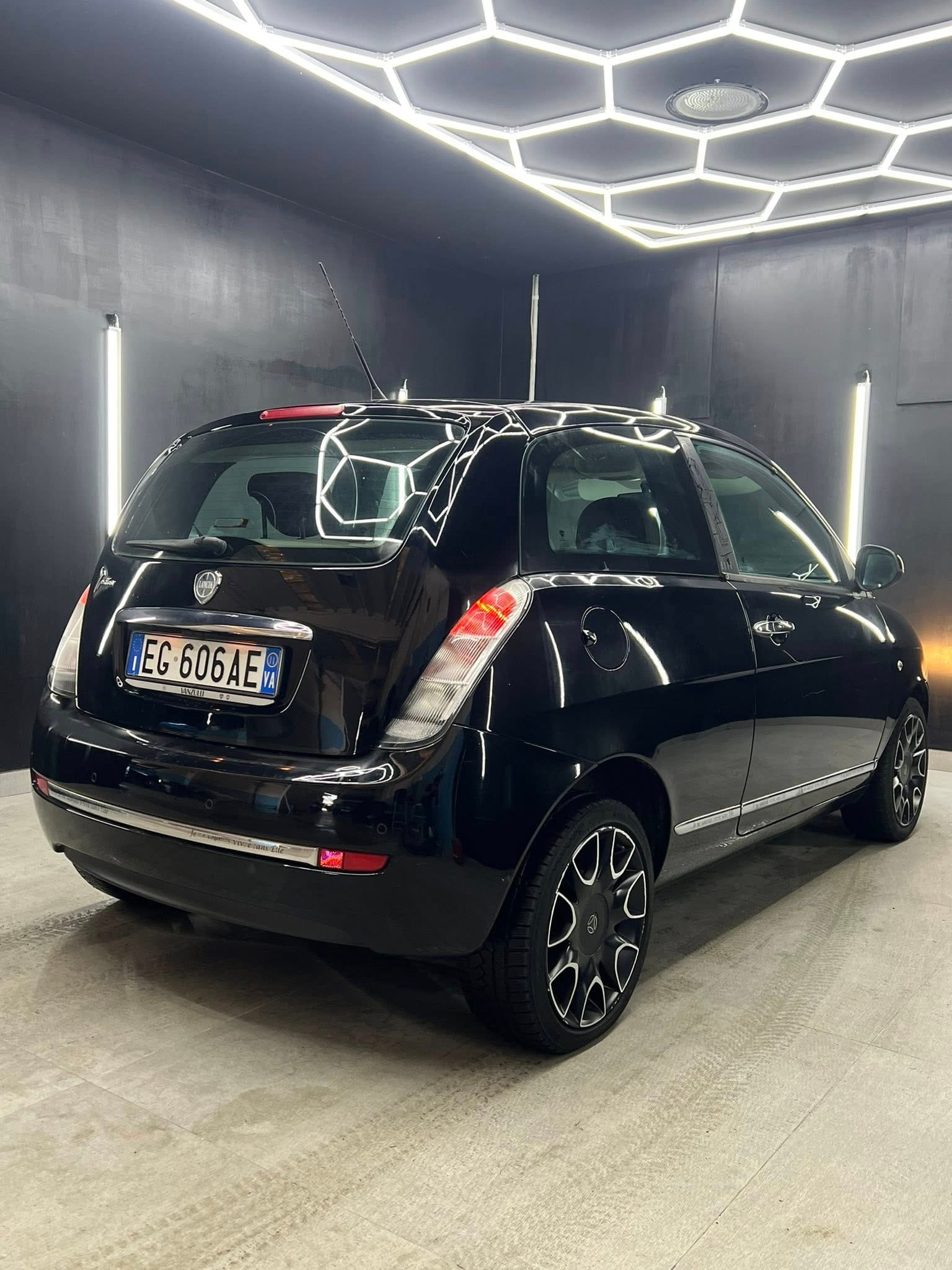 
LANCIAYPSILON 1.3 MJT 75 CV Elle2011 full									